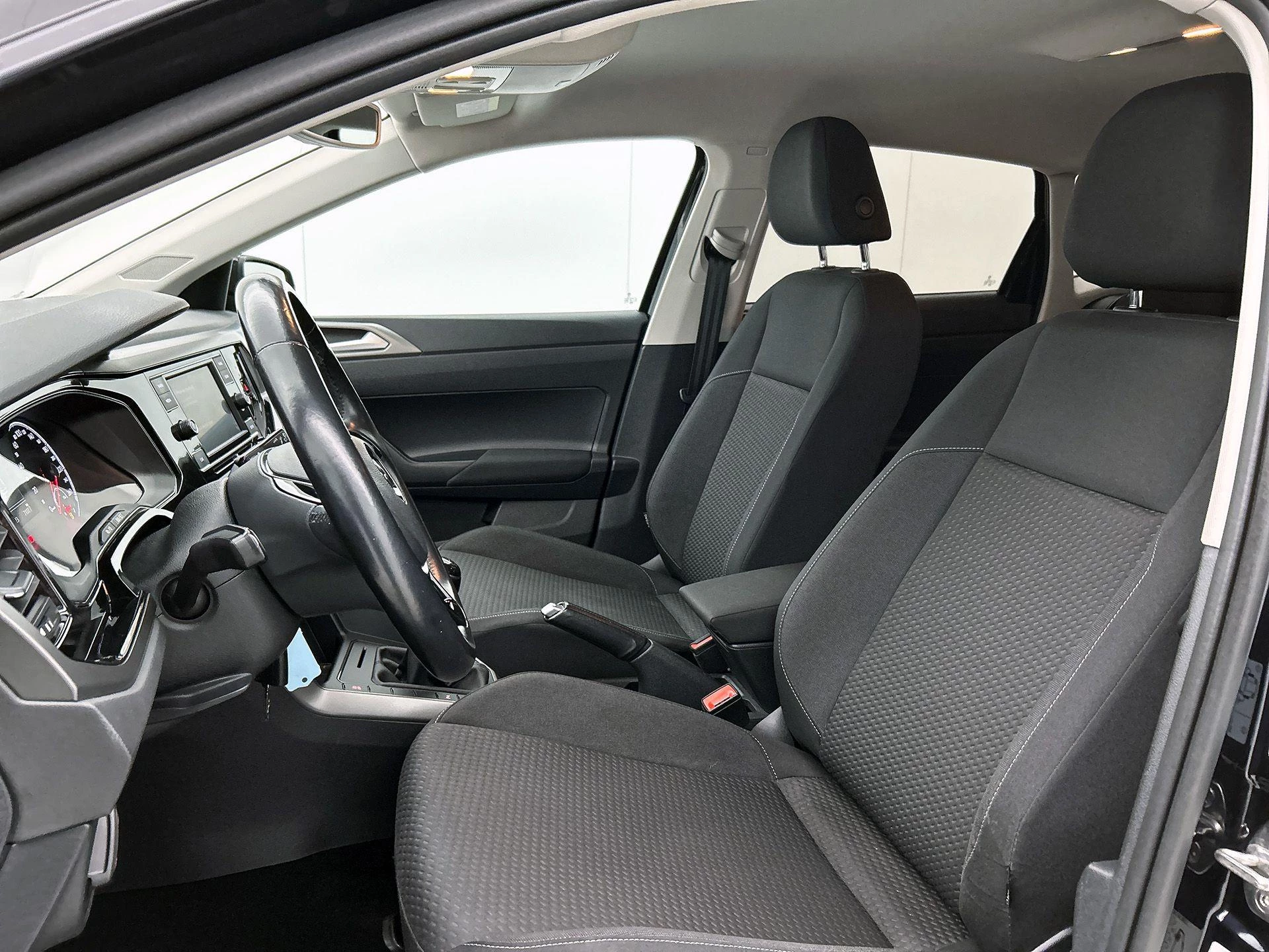 Volkswagen-Polo-image-30