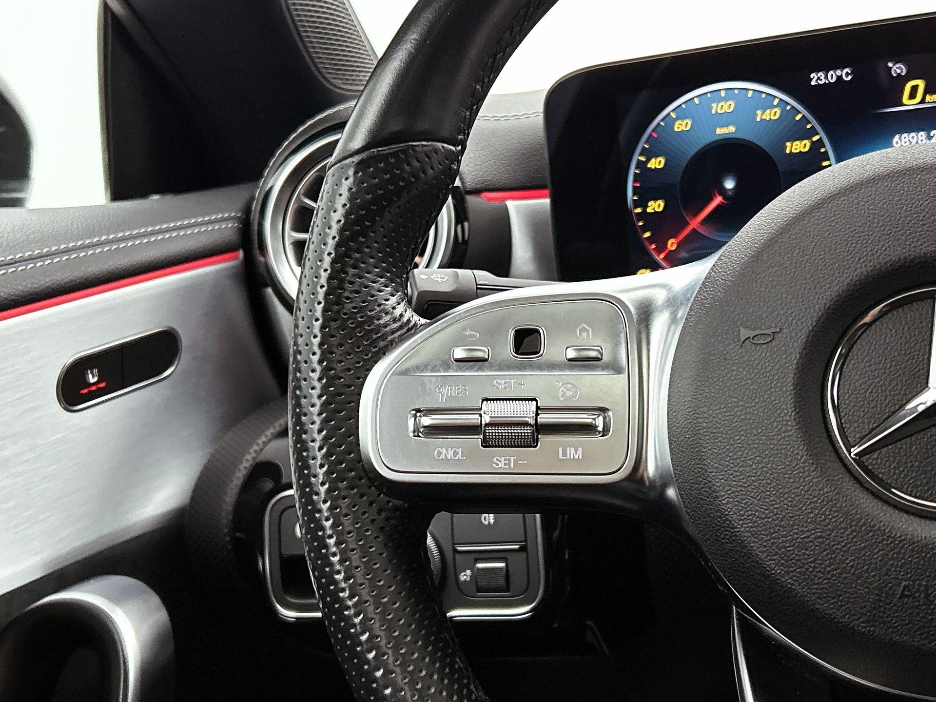 Mercedes-Benz-CLA-image-5