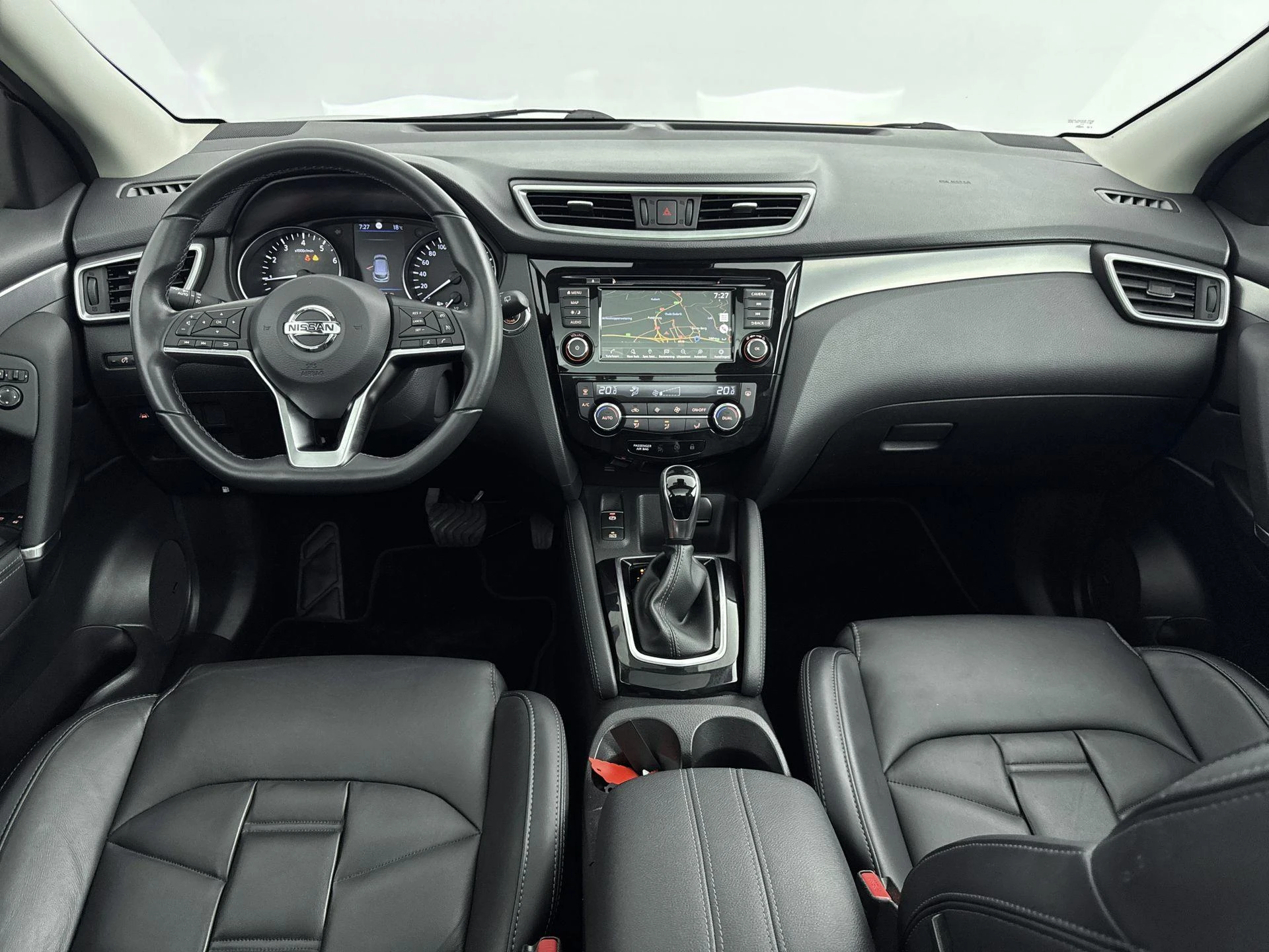 Nissan-QASHQAI-image-17
