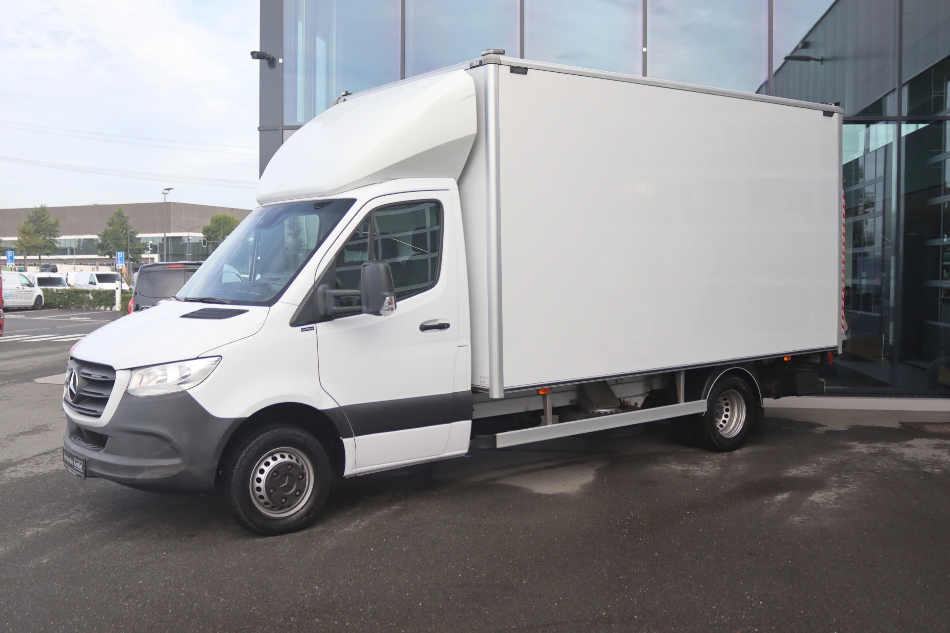 Mercedes-Benz-Sprinter-image-1