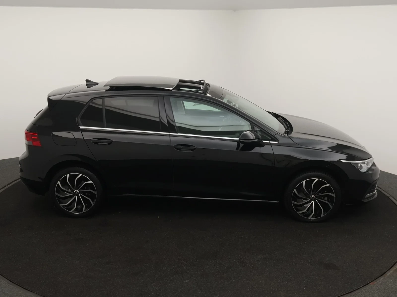 Volkswagen-Golf-image-6