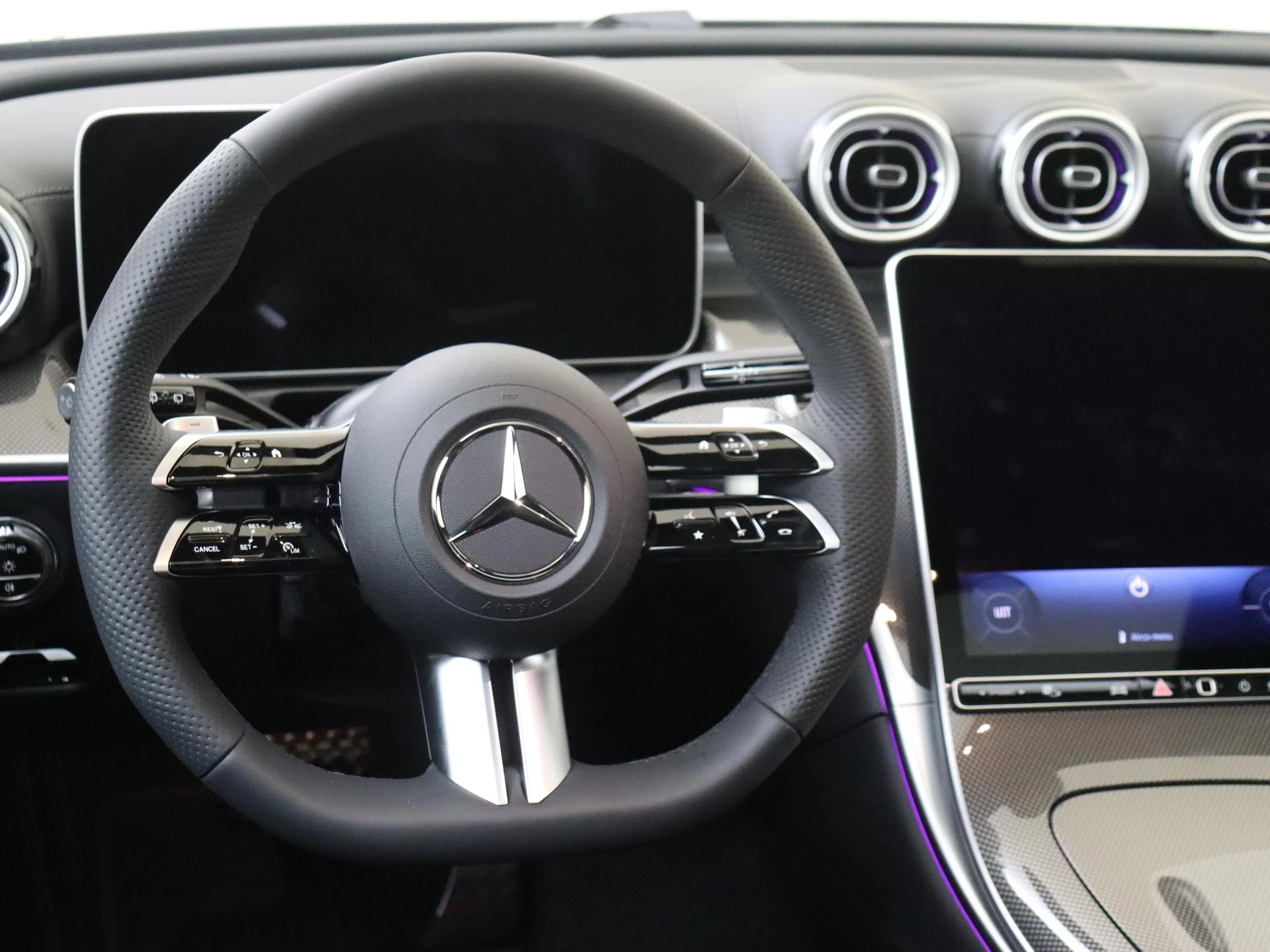 Mercedes-Benz-C-Klasse-image-12
