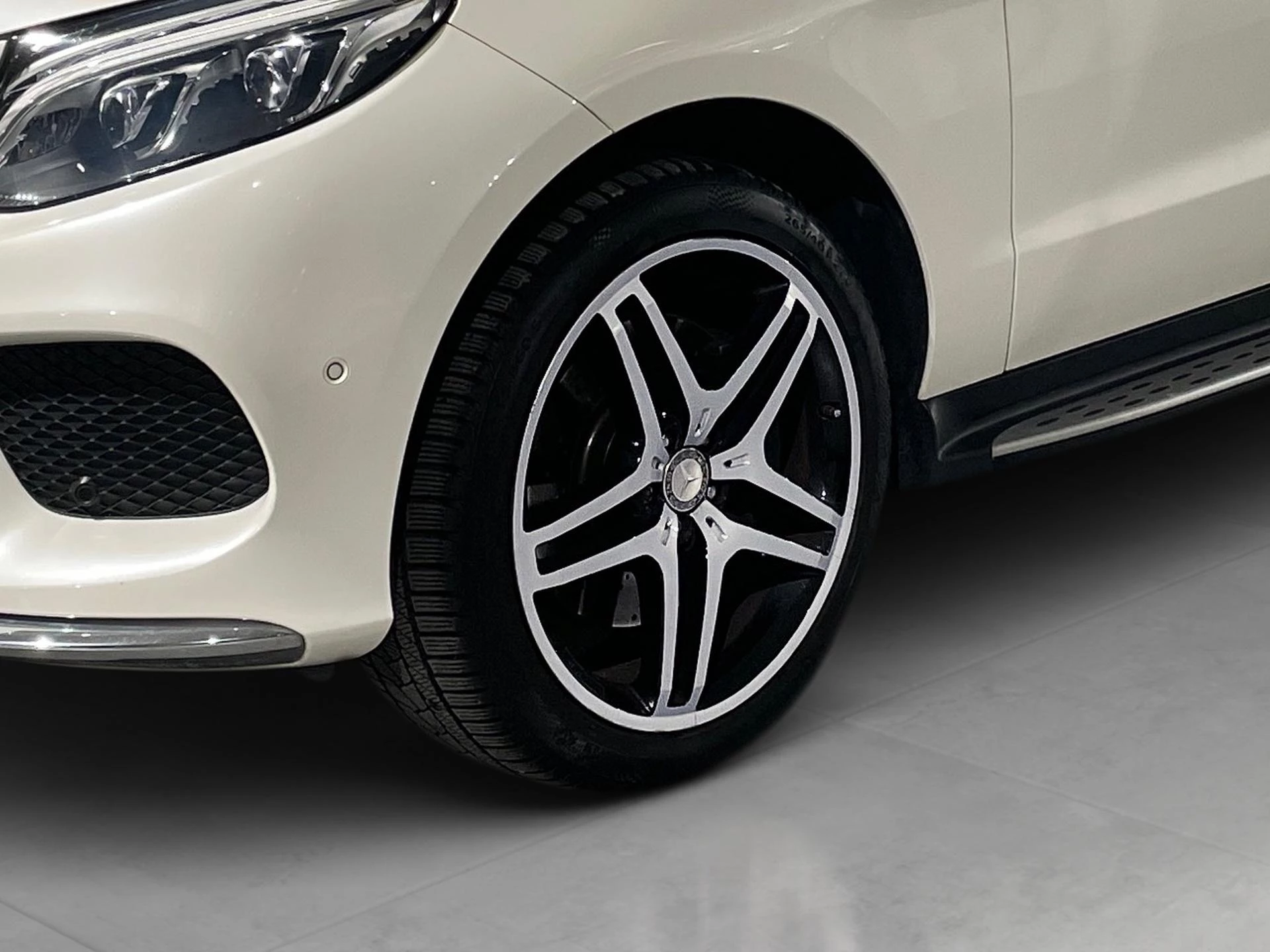 Mercedes-Benz-GLE-image-20