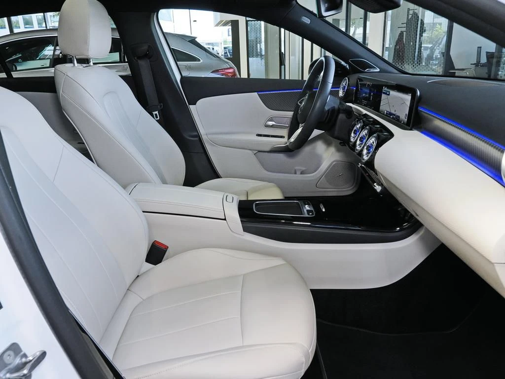 Mercedes-Benz-A-Klasse 200-image-12
