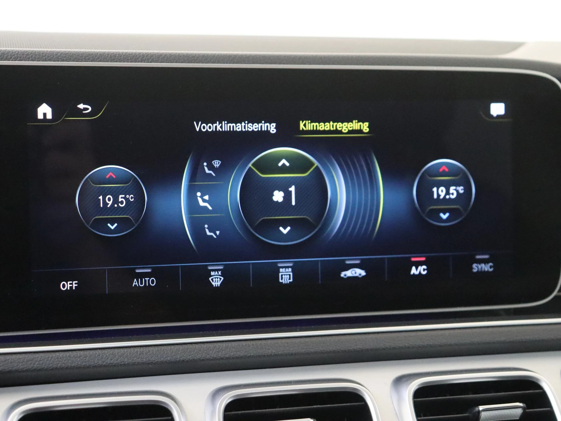 Mercedes-Benz-GLE-image-16