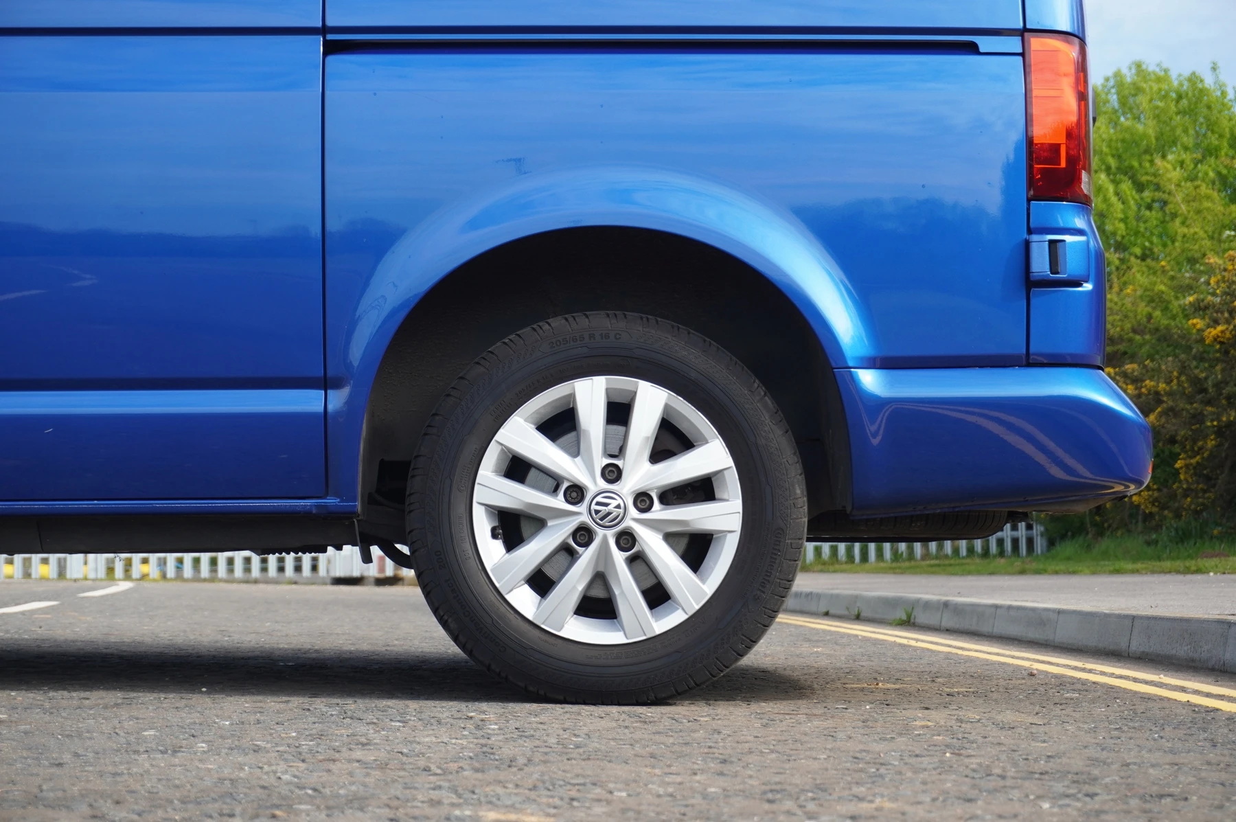 Volkswagen-Transporter-image-20