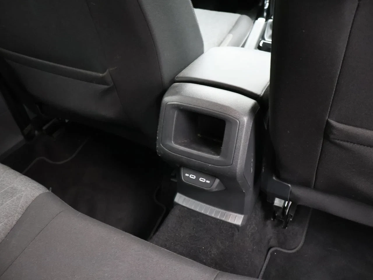 Volkswagen-T-Cross-image-12