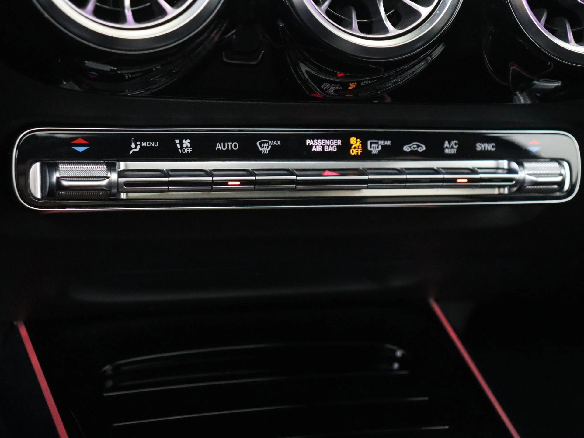 Mercedes-Benz-GLA-image-19