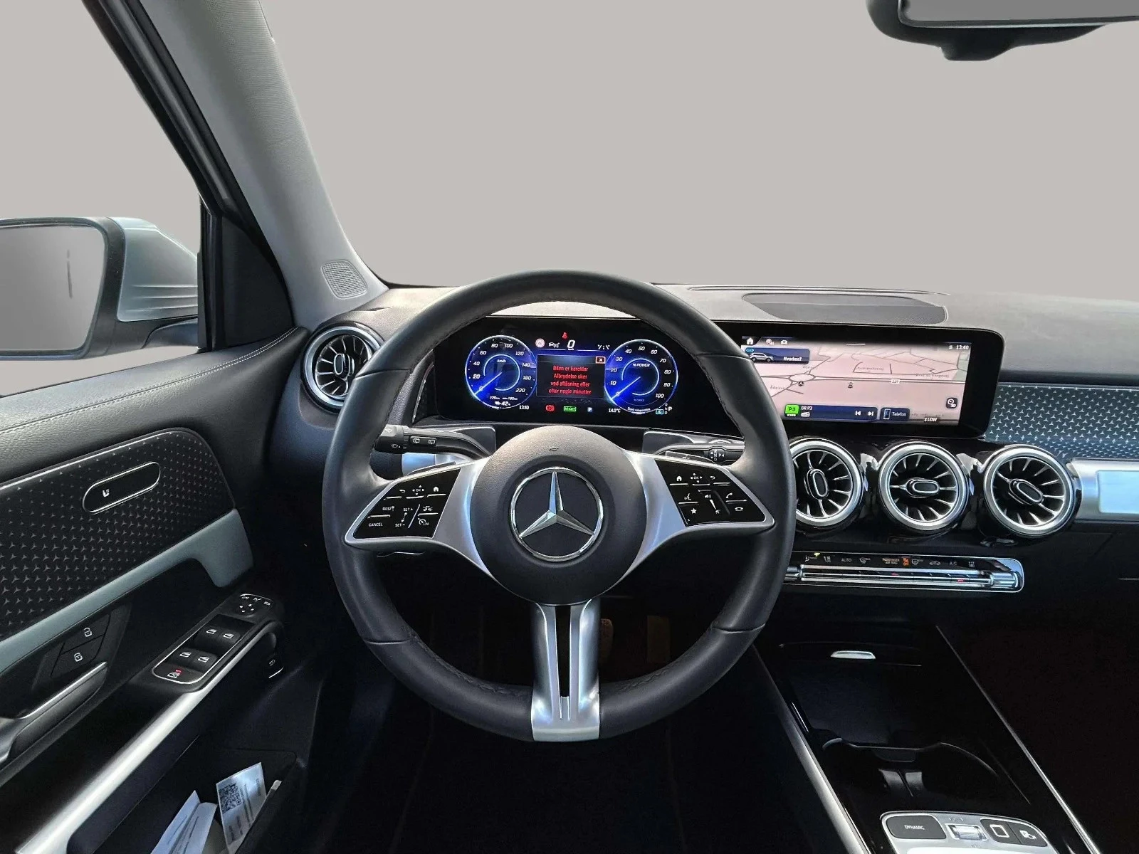 Mercedes-Benz-EQB-image-11