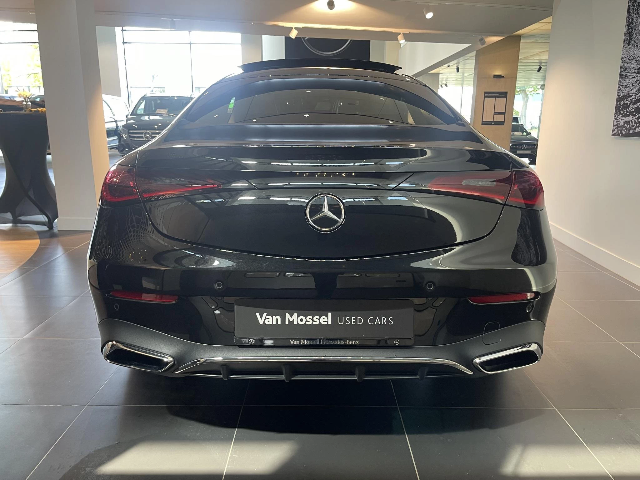Mercedes-Benz CLE 200 AMG Line Coupé + LEDER + PANO DAK + BURMESTER + SURROUND VIEW +