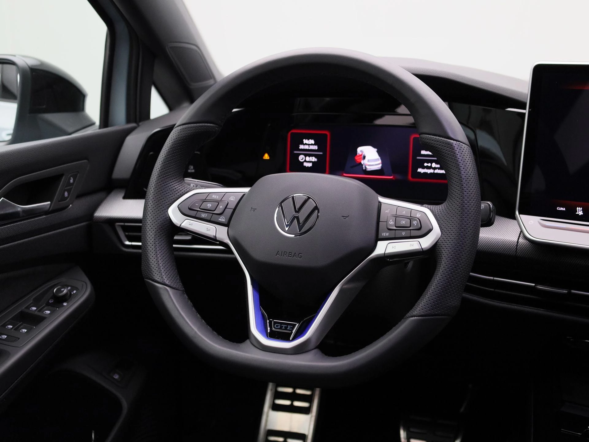 Volkswagen-Golf-image-10