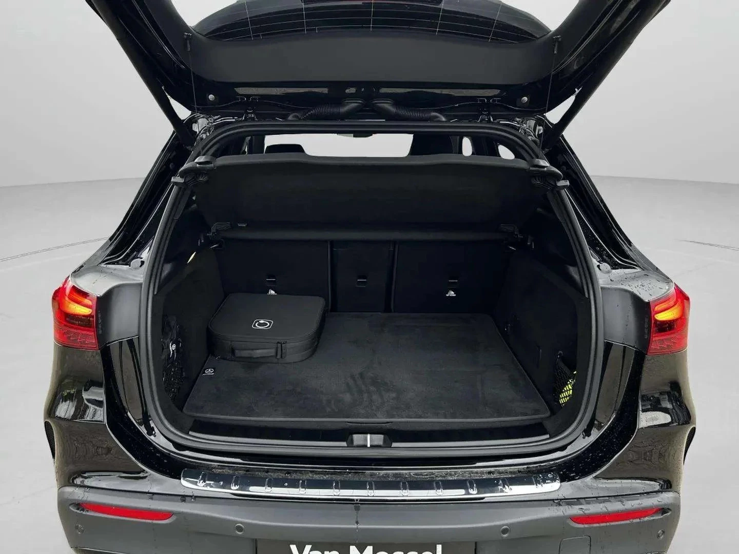 Mercedes-Benz-EQA-image-21