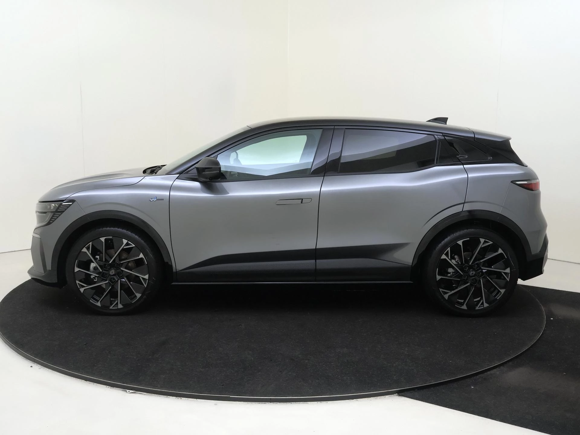 Renault-Megane E-Tech-image-7