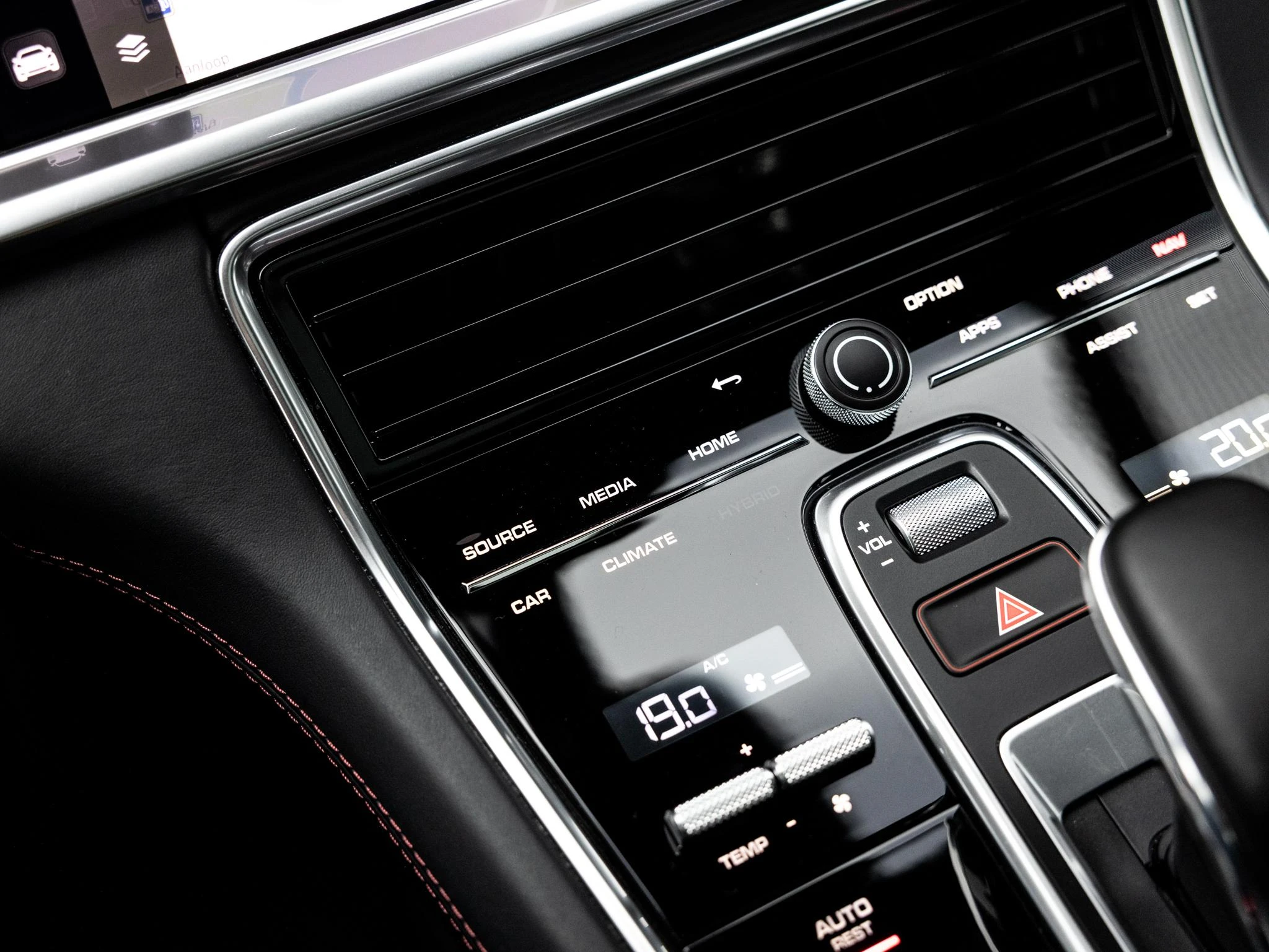 Porsche-Panamera-image-24