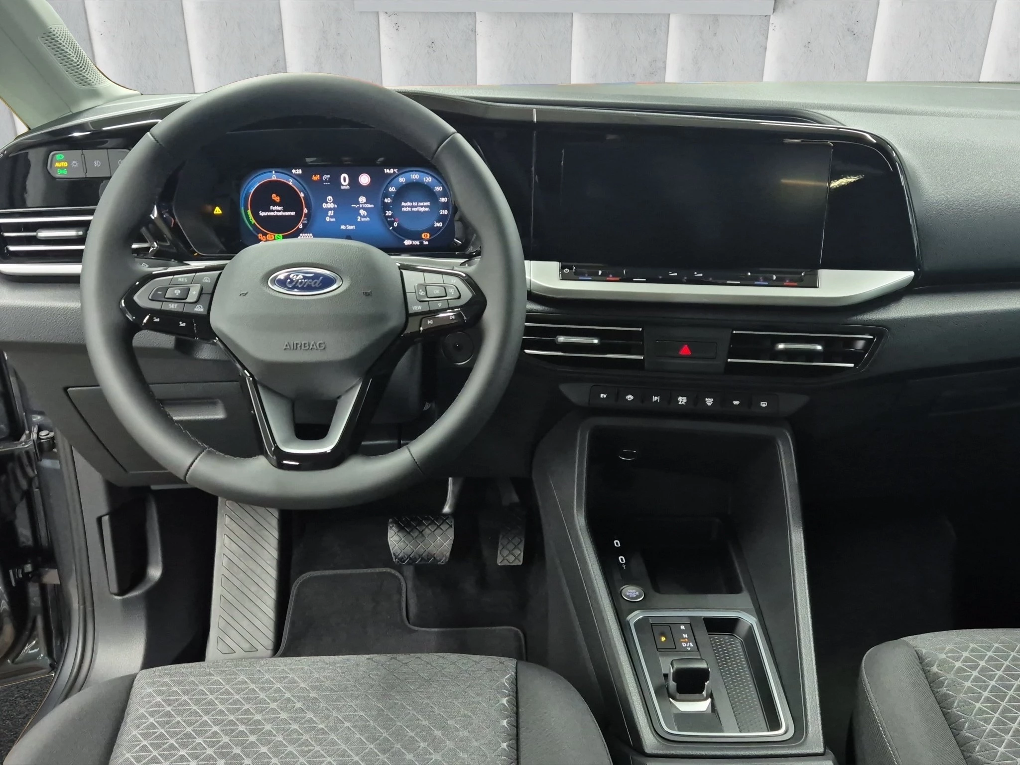 Ford Tourneo Connect Titanium Grand 1.5 l EcoBoost PHEV. 6-Gang-Automatikgetriebe. Frontantrieb