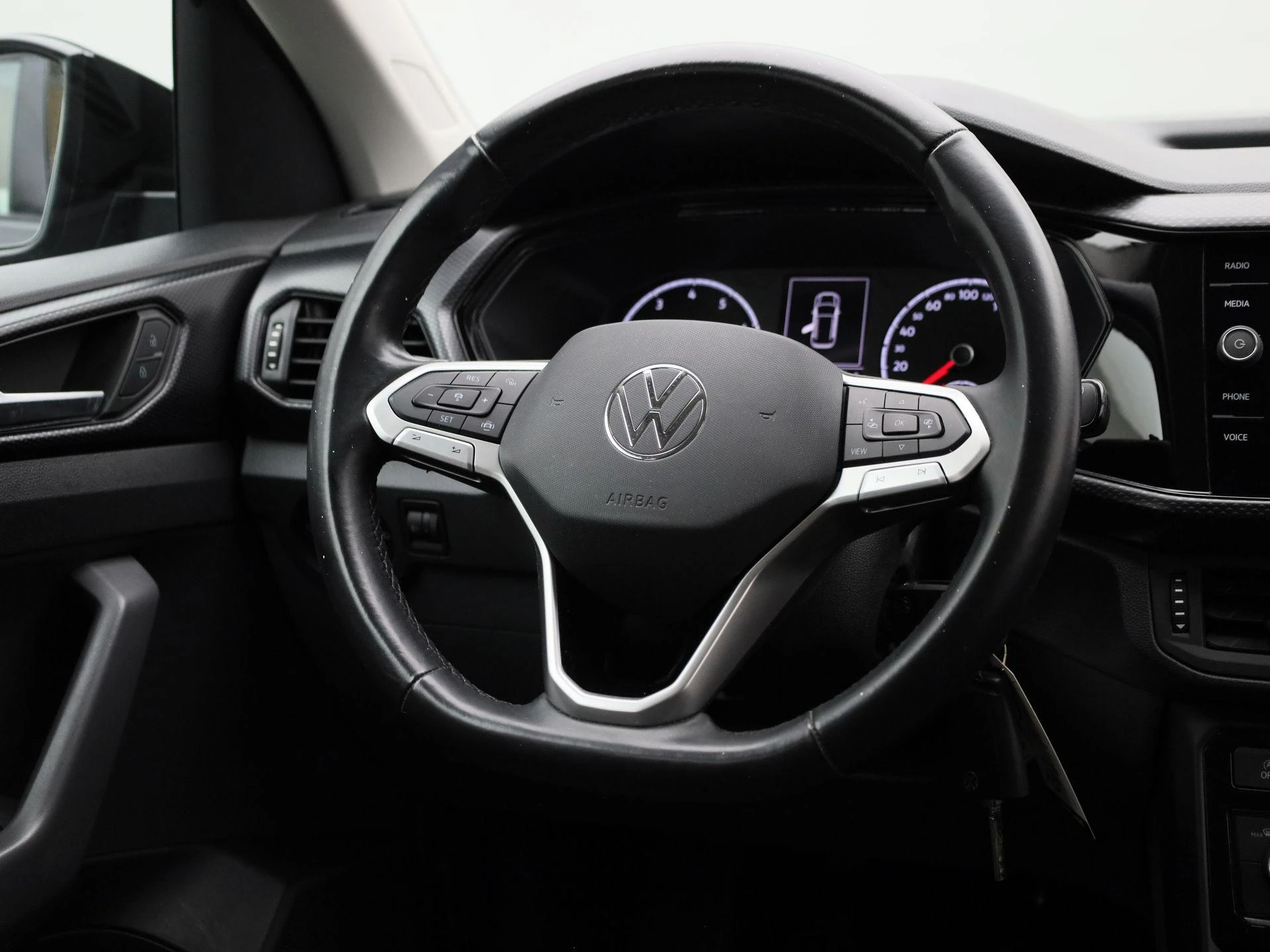 Volkswagen-T-Cross-image-9