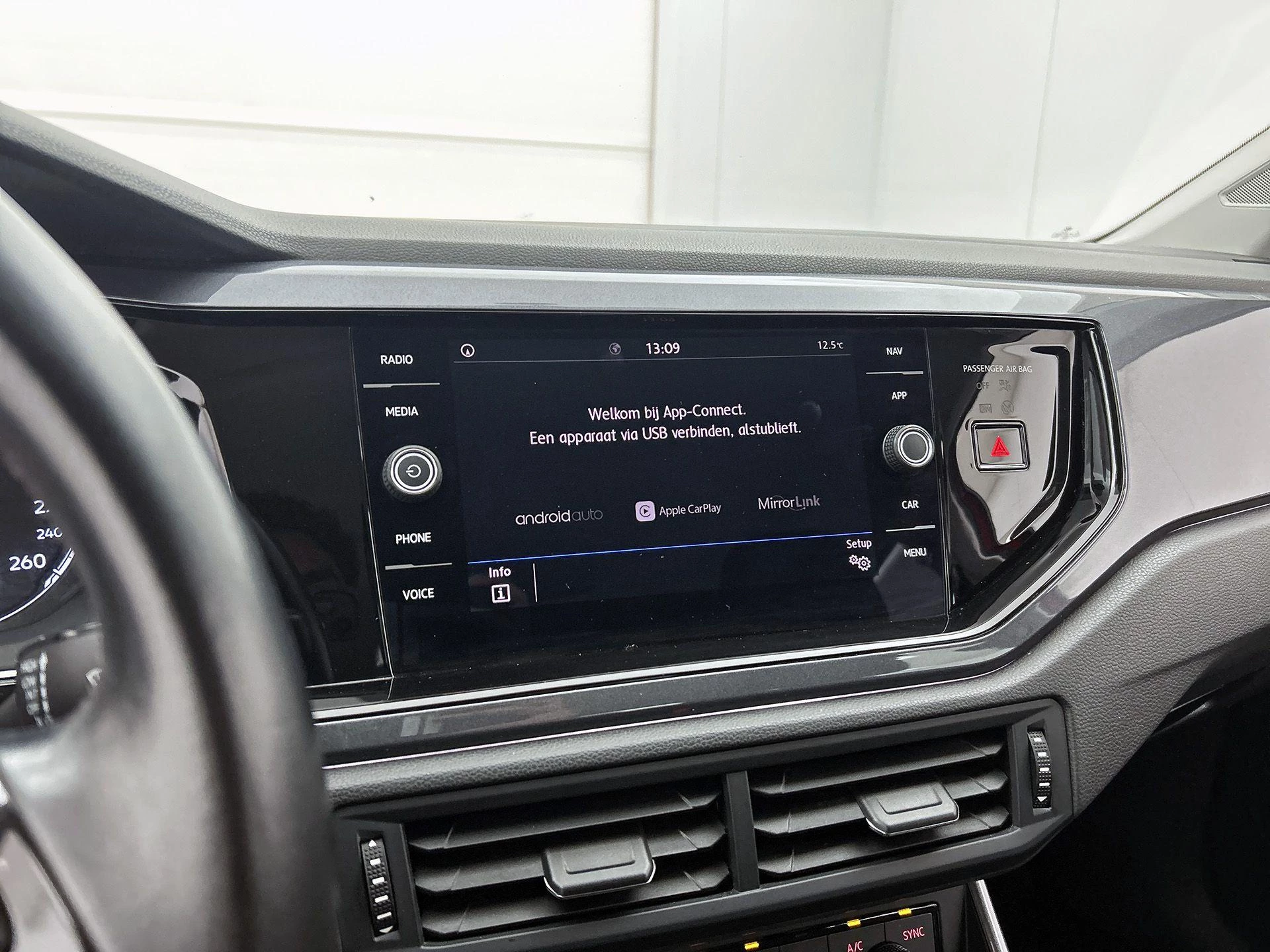 Volkswagen-Polo-image-16