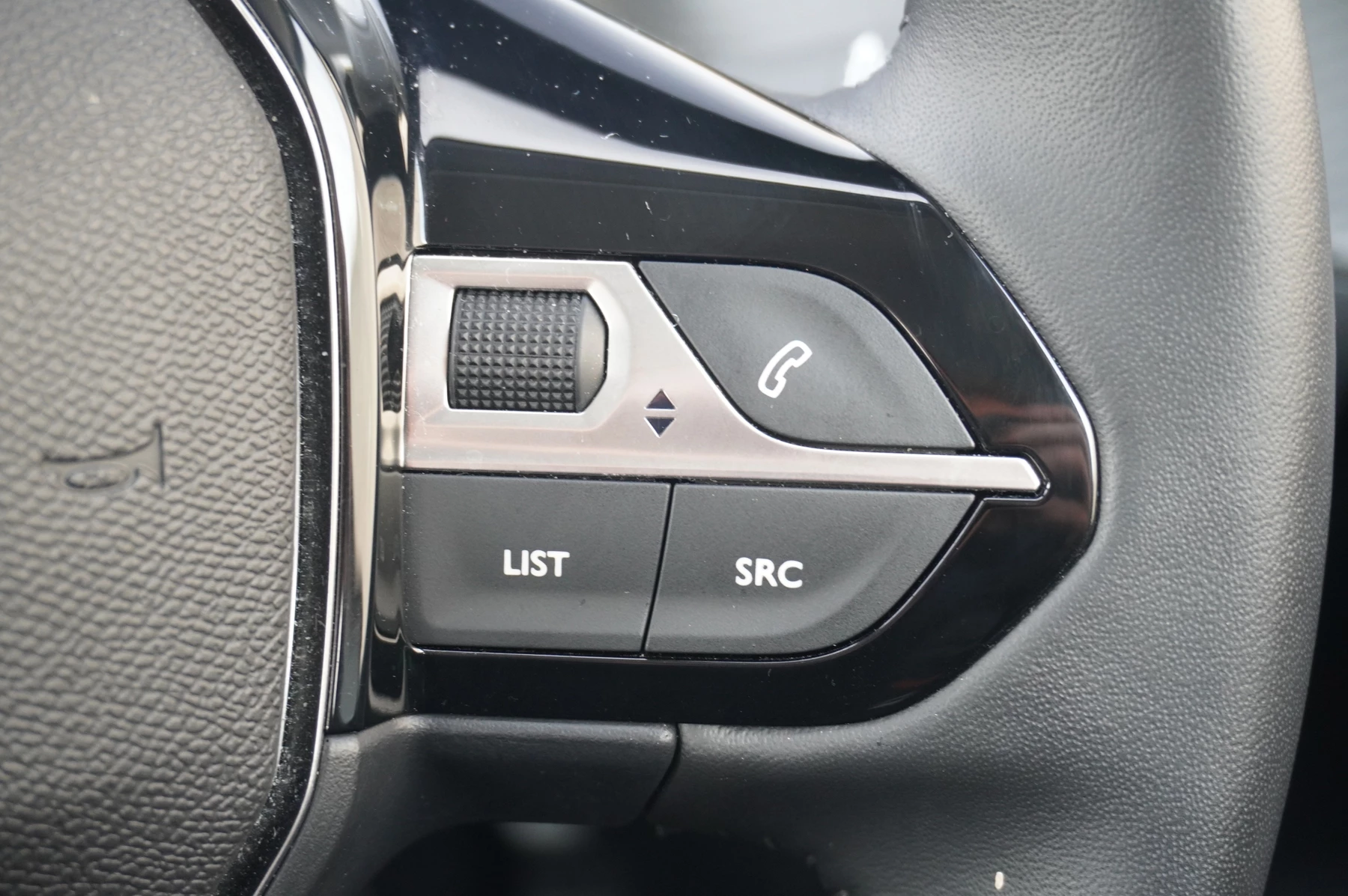 Peugeot-208-image-28