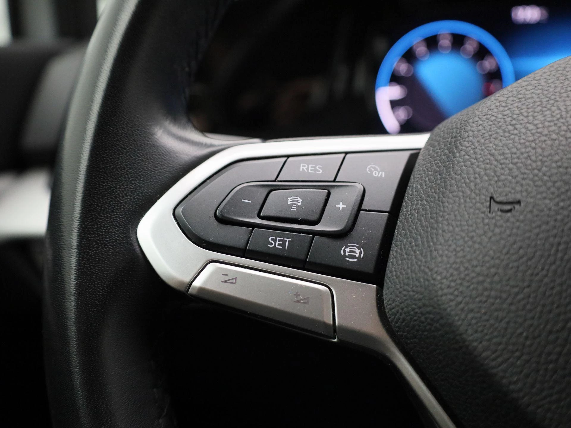 Volkswagen-Golf-image-17