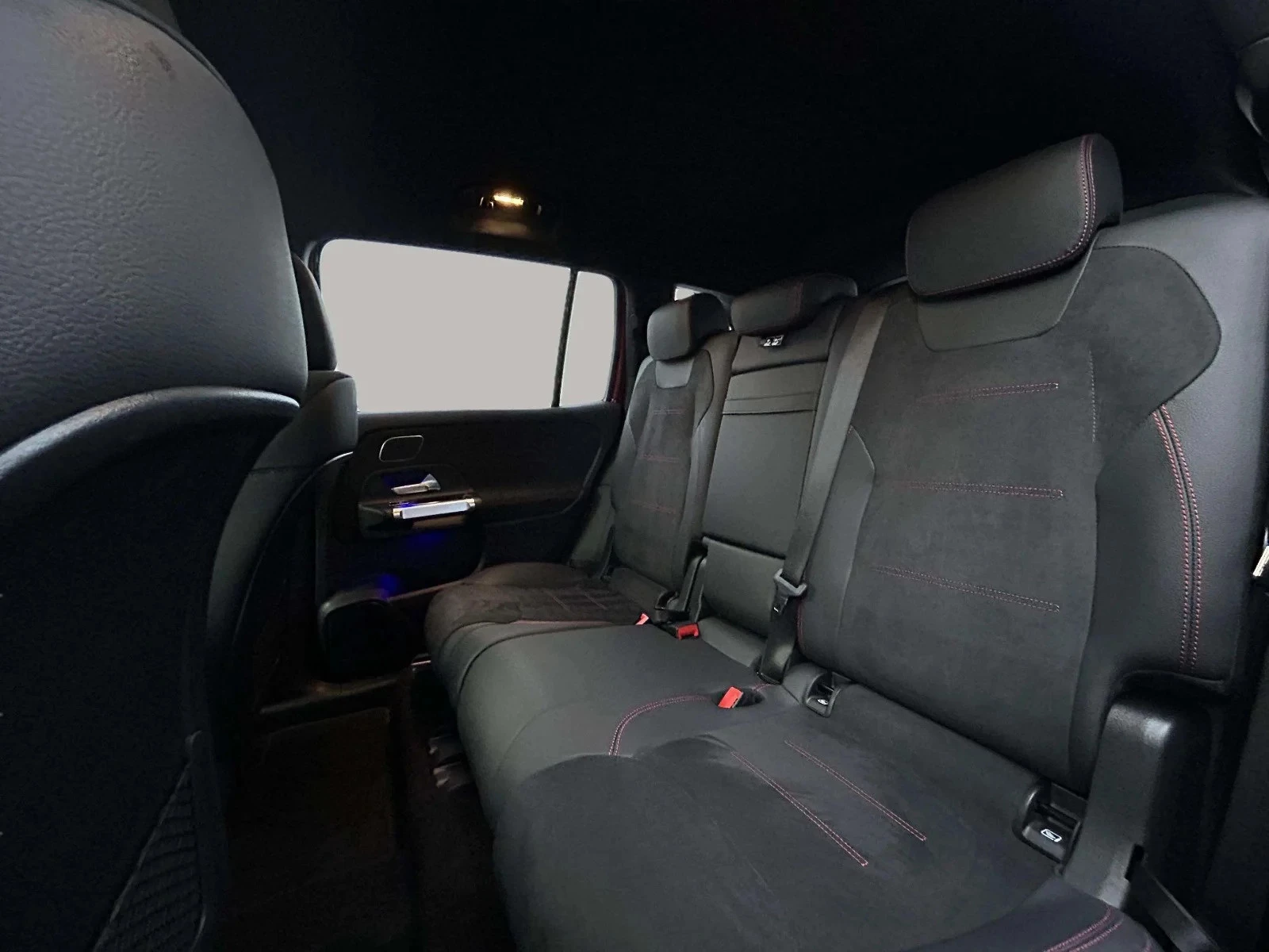 Mercedes-Benz-EQB-image-12