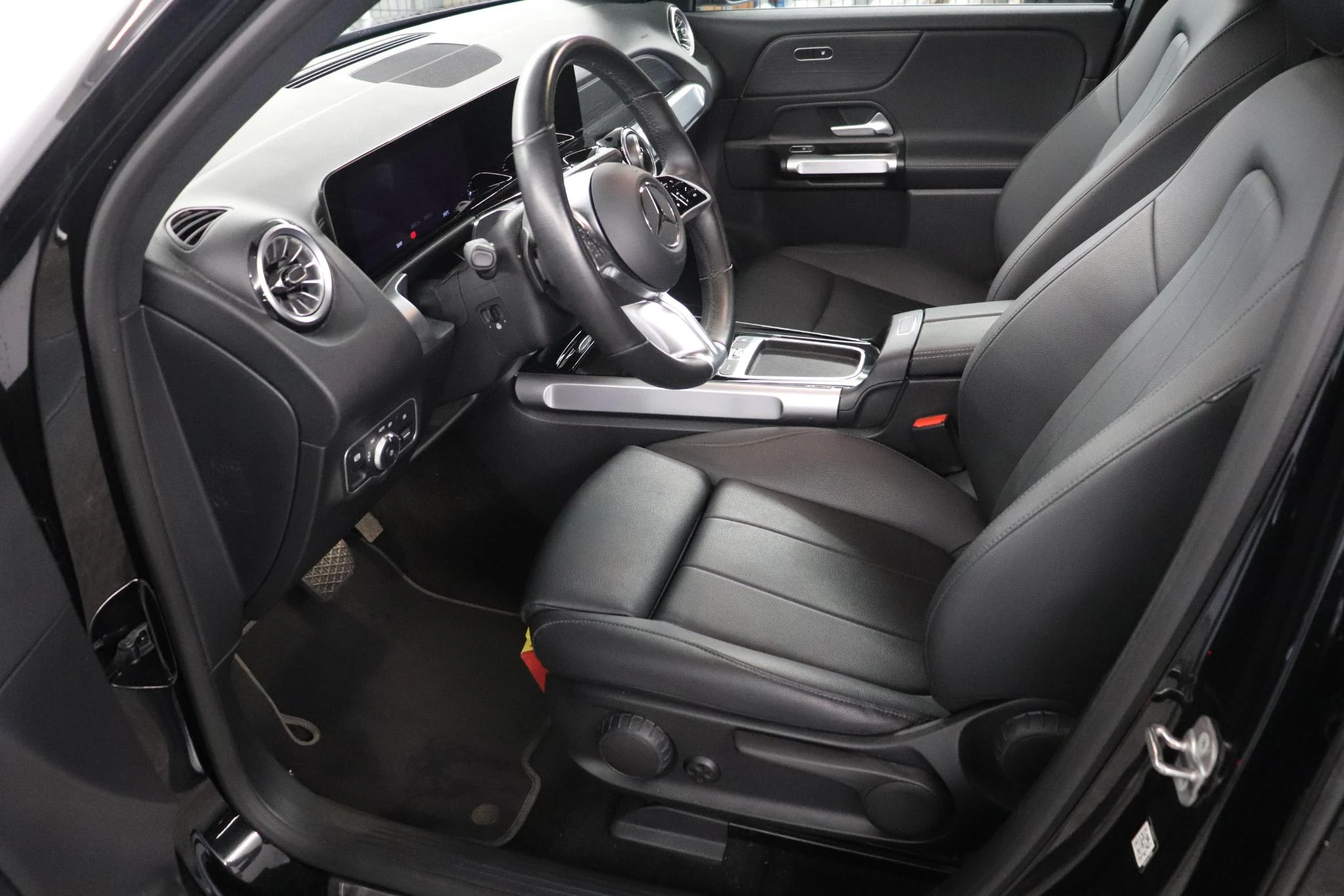 Mercedes-Benz EQB EQB 300 4MATIC Luxury Line