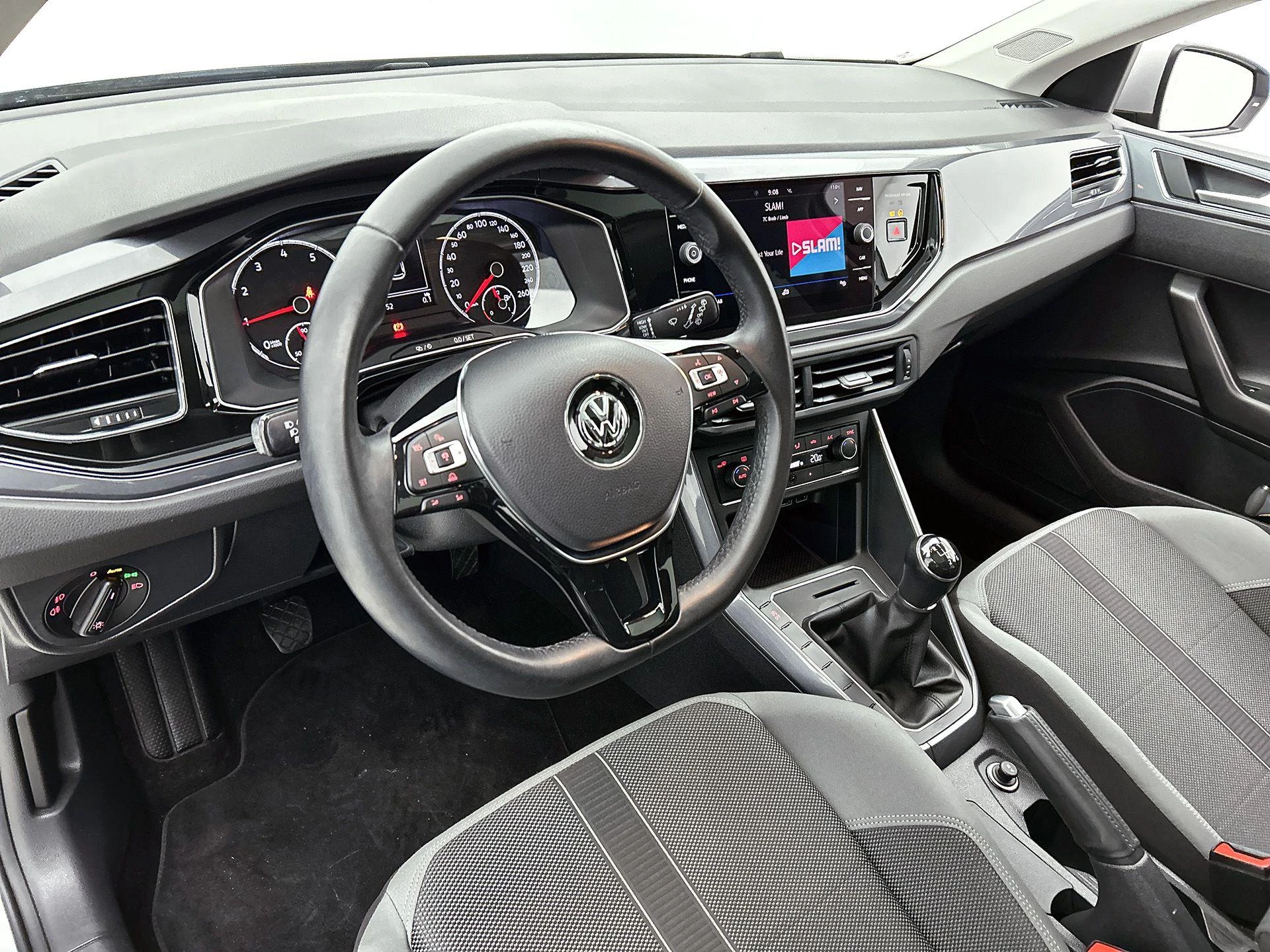 Volkswagen-Polo-image-19