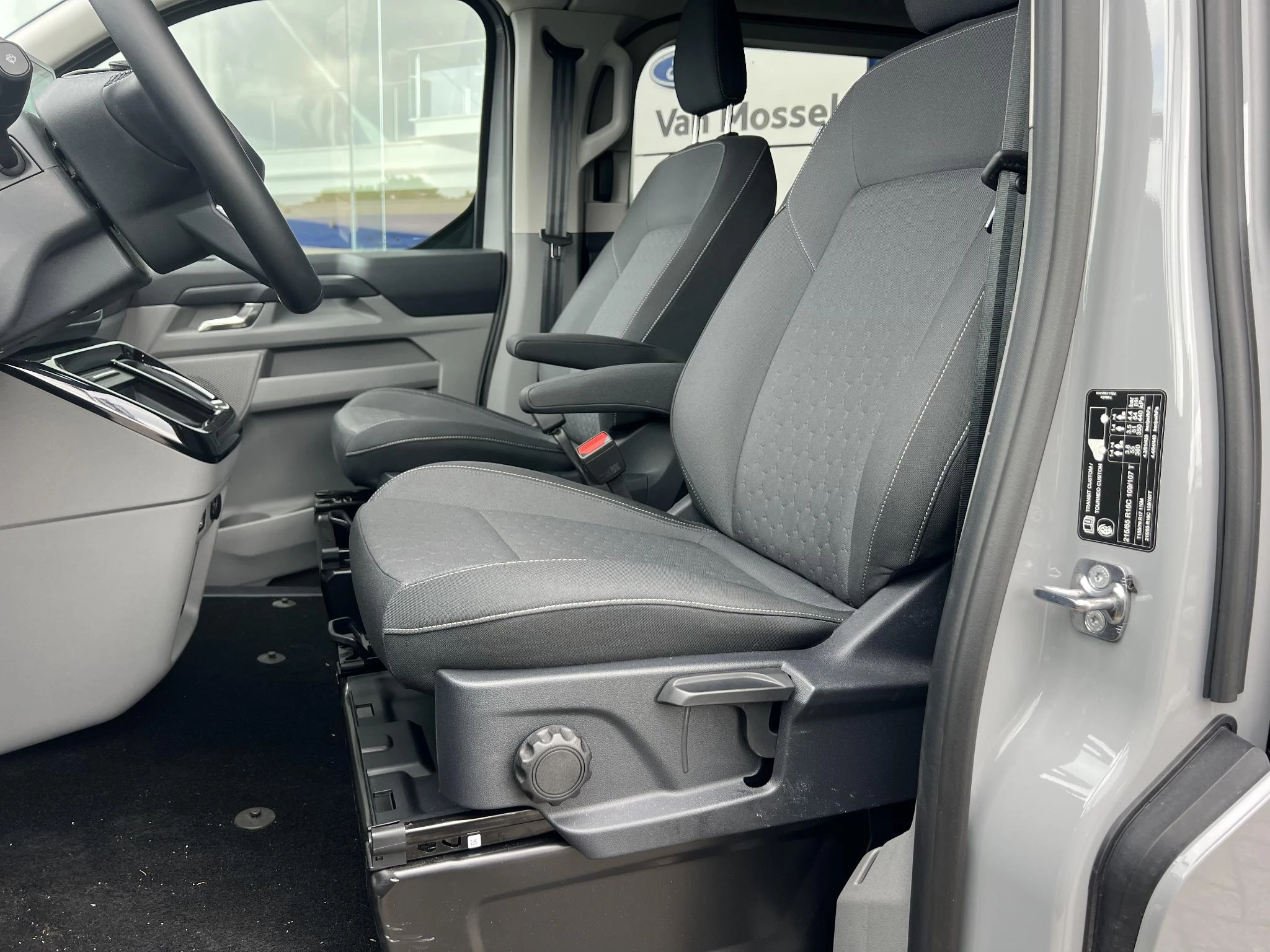 Ford-Transit Custom-image-12