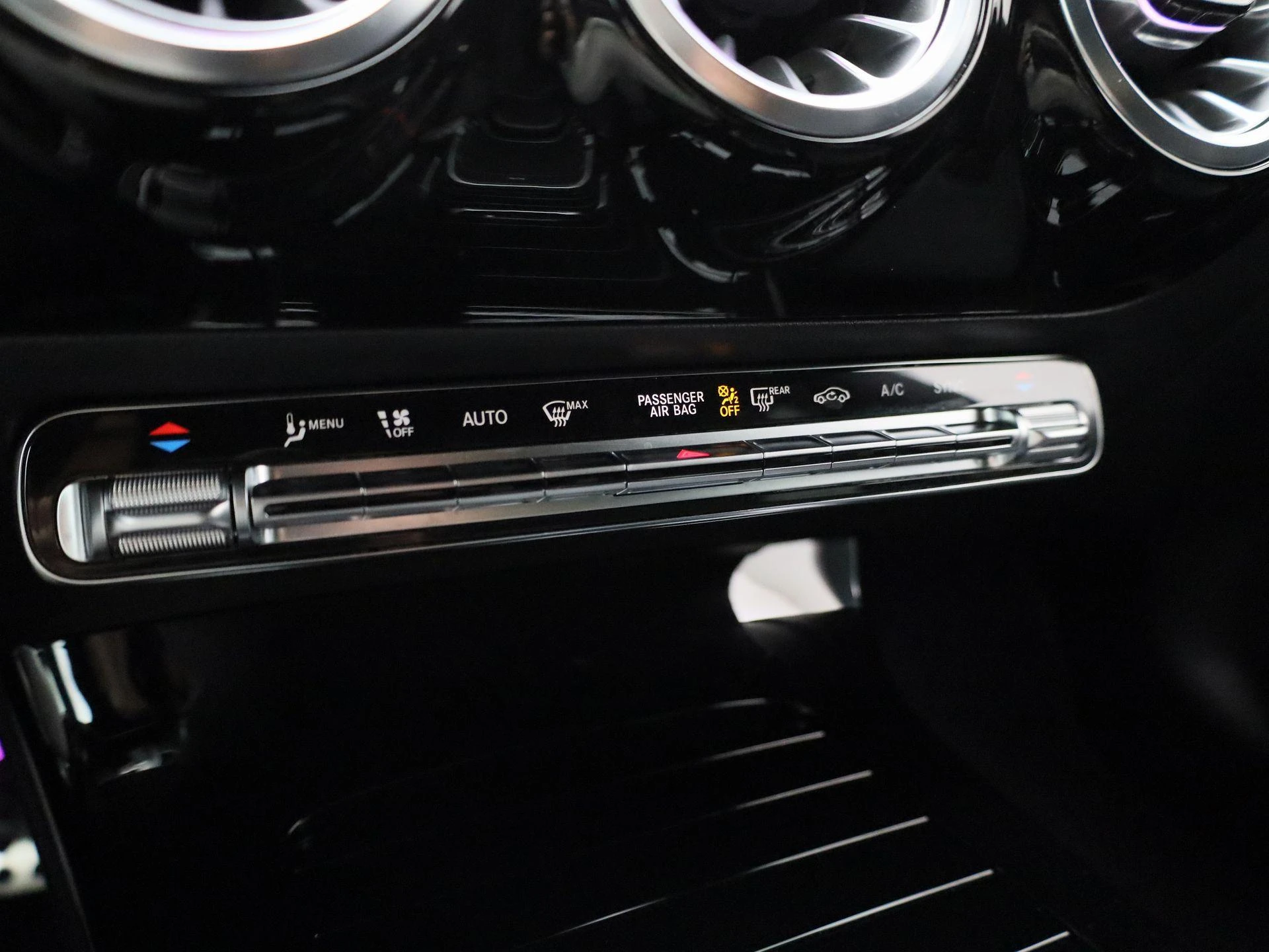 Mercedes-Benz-CLA-image-25