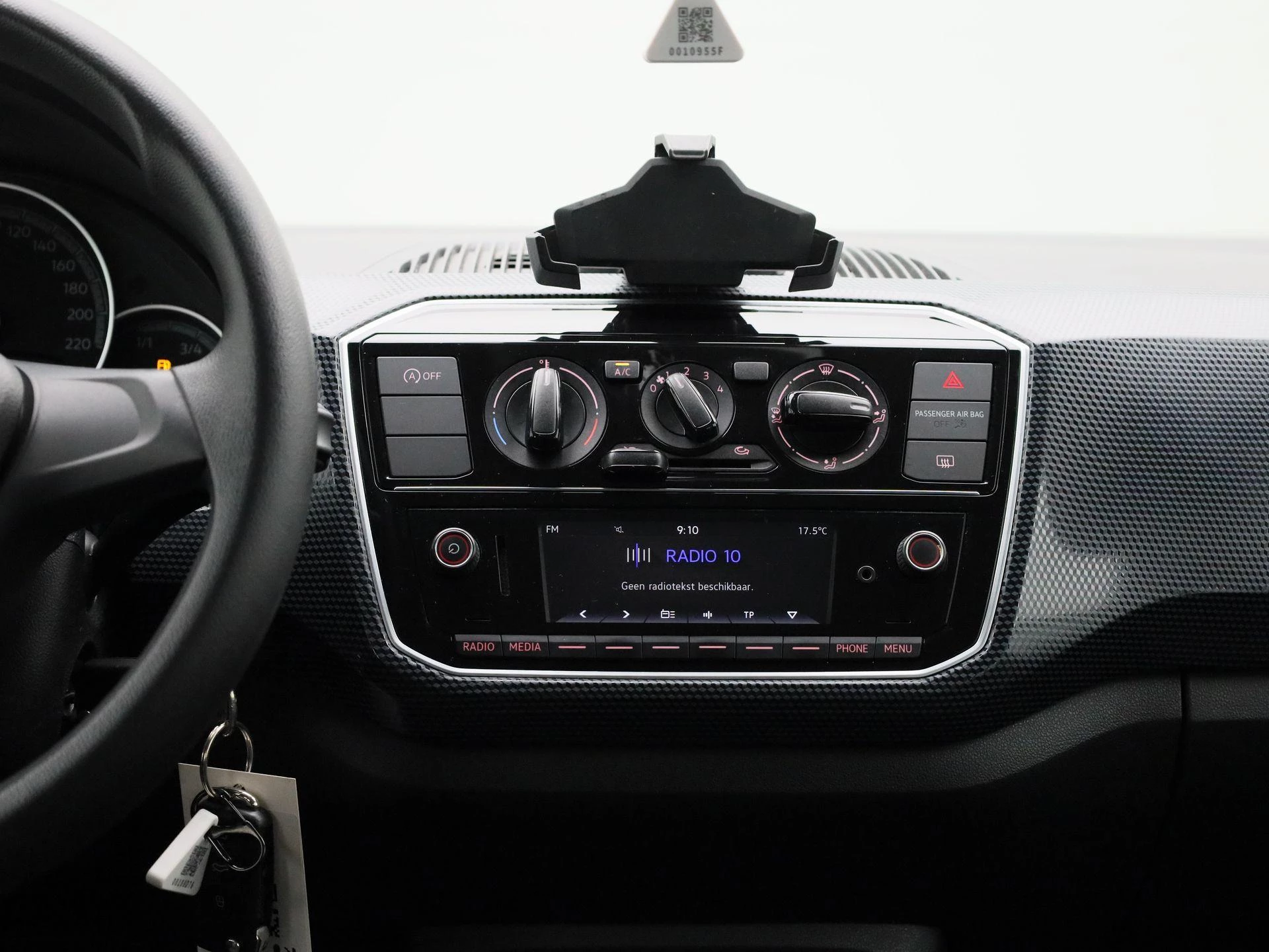 Volkswagen-up!-image-8