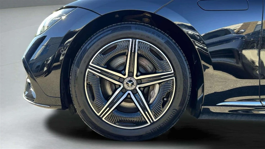 Mercedes-Benz-EQE-image-8