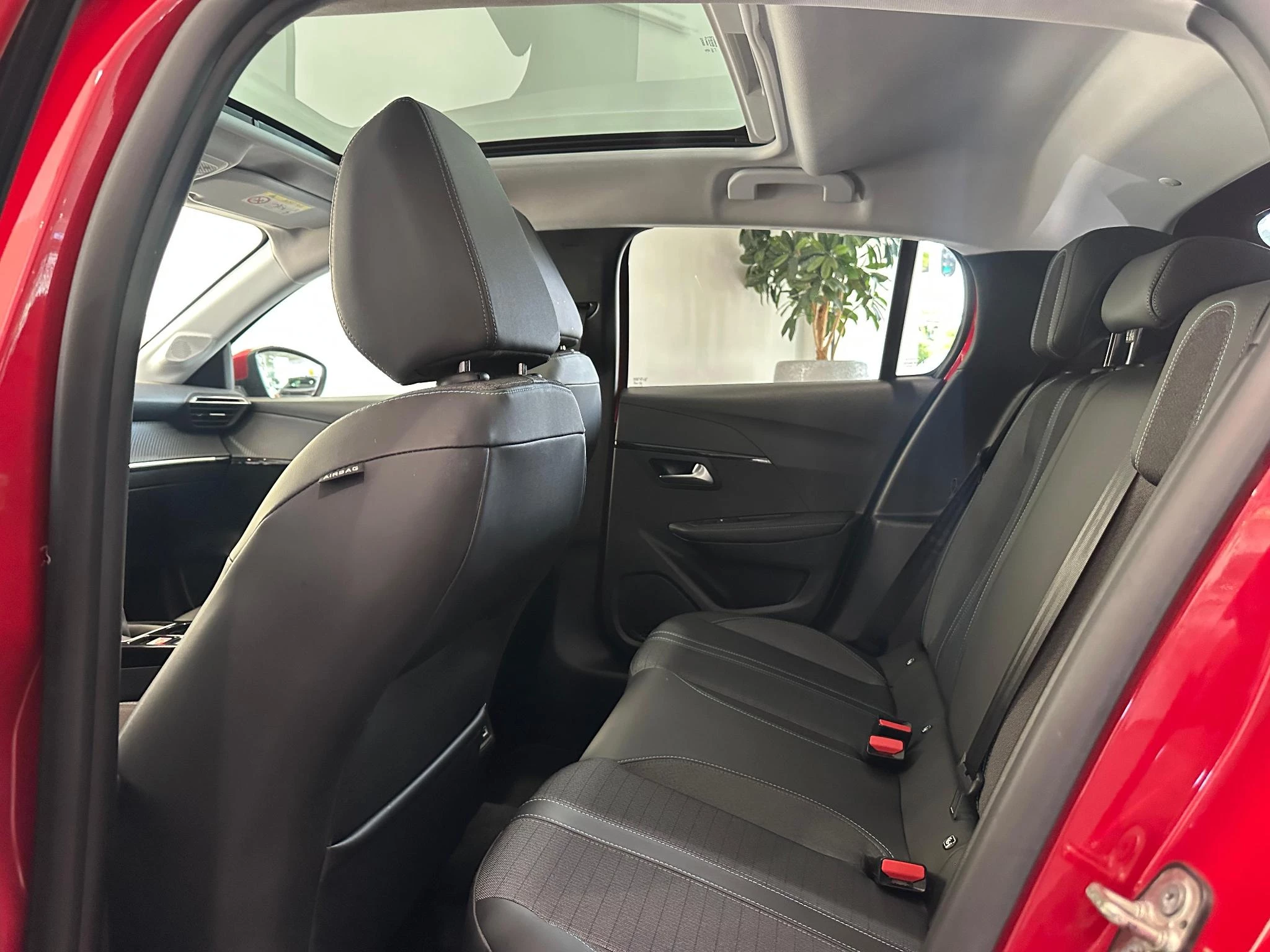 Peugeot-208-image-8