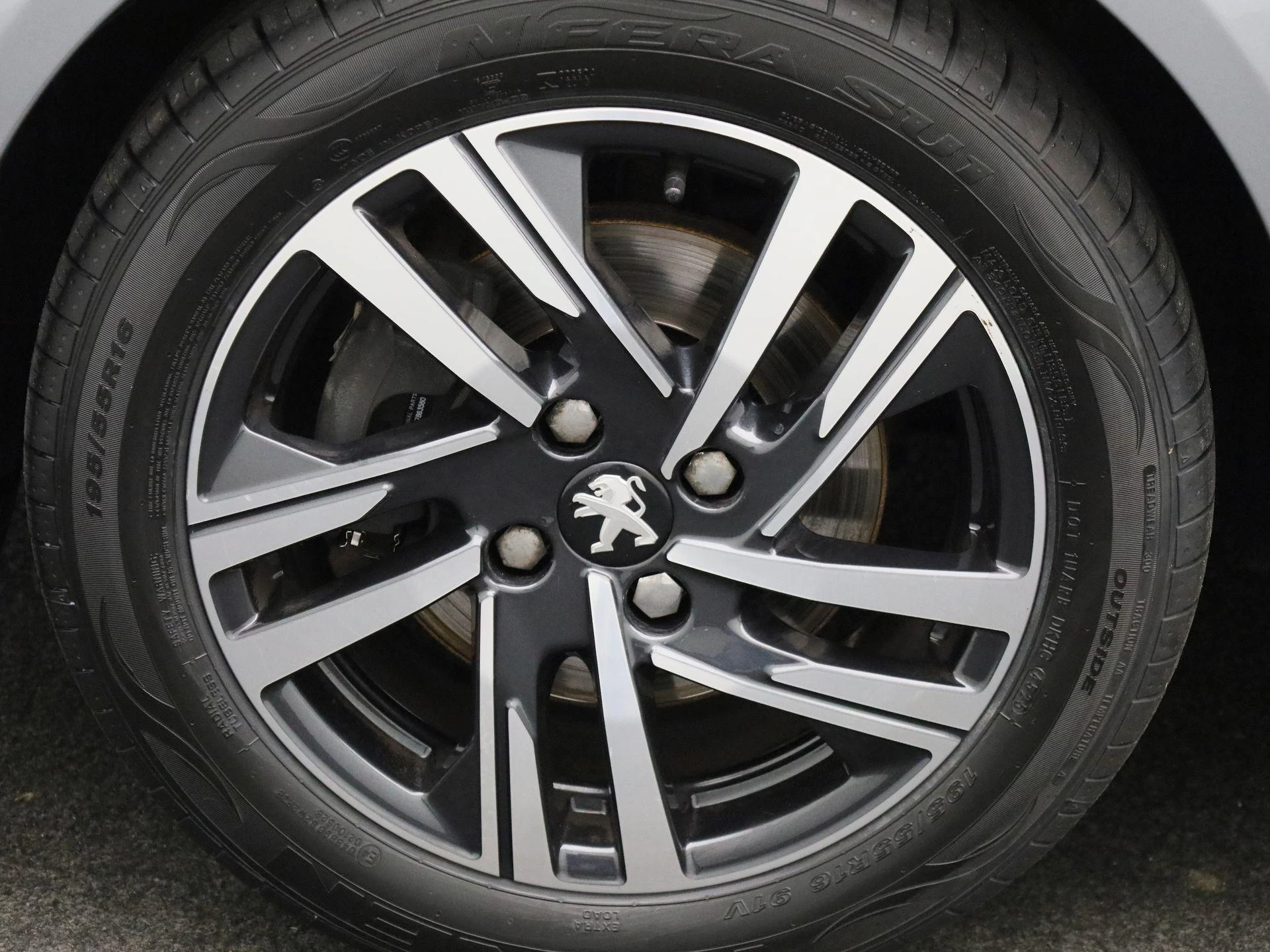 Peugeot 208 1.2 PureTech 100 MAN6 S&S Active Pack