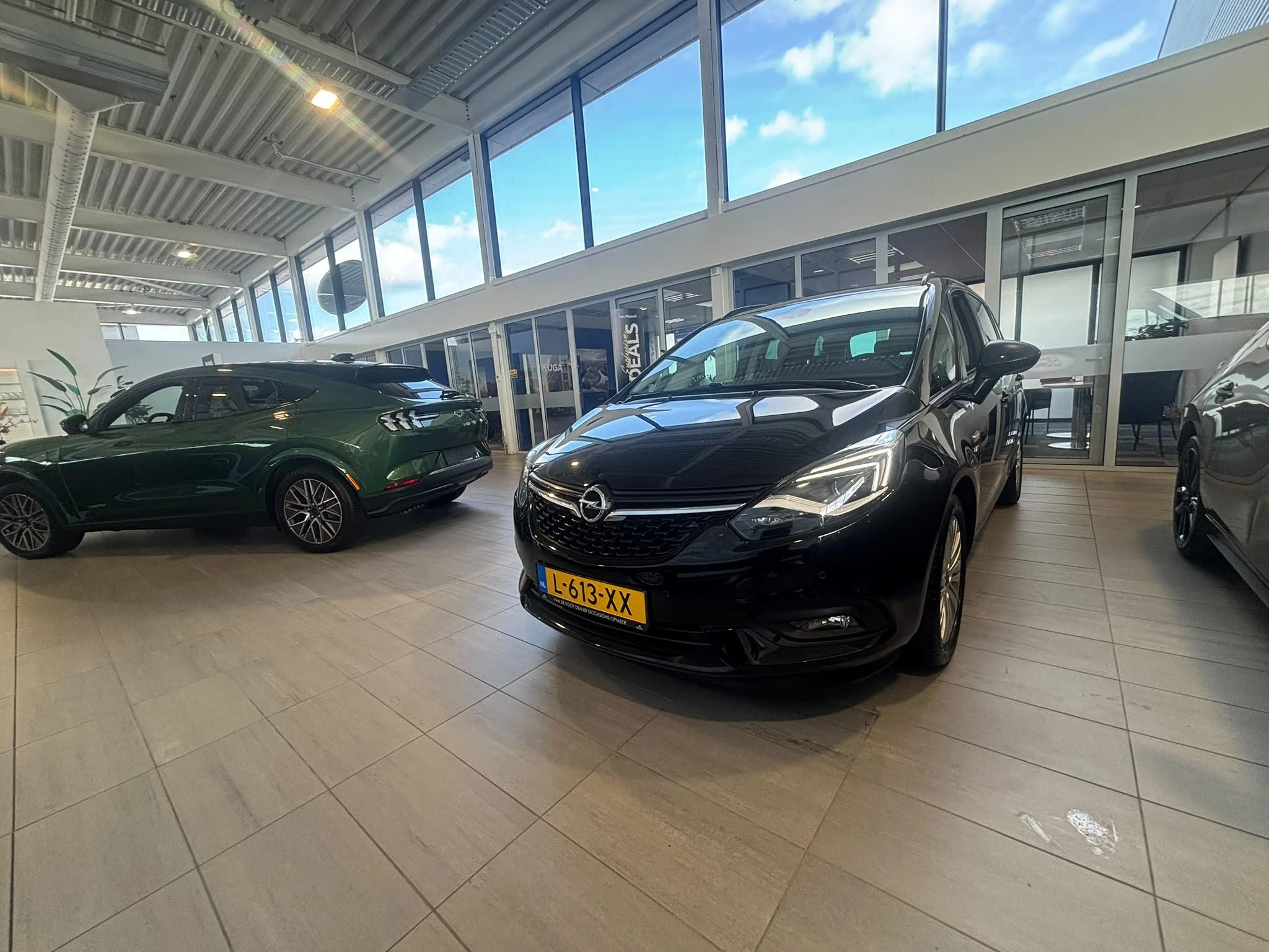 Opel-Zafira Tourer-image-3