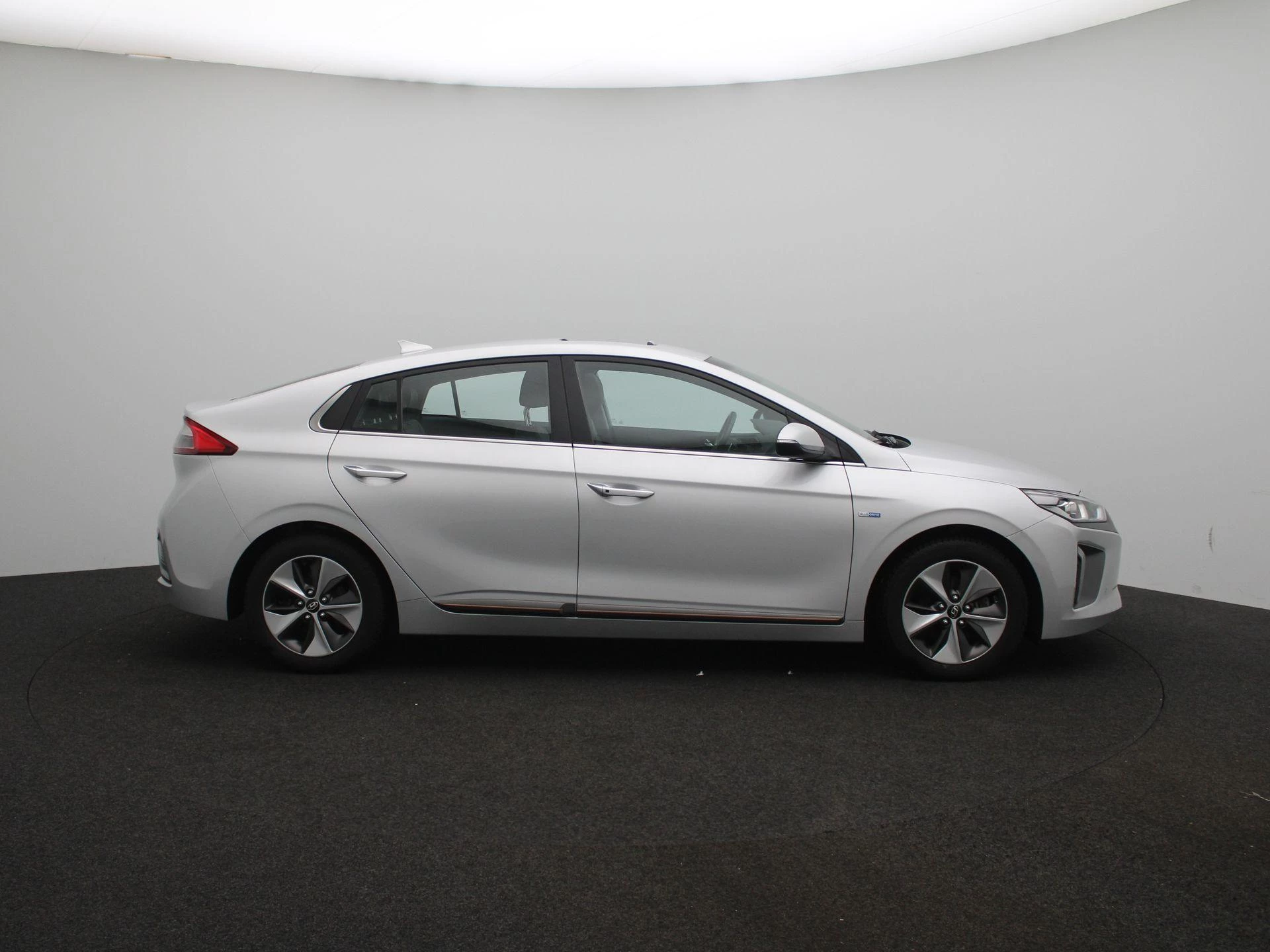 Hyundai-IONIQ-image-6