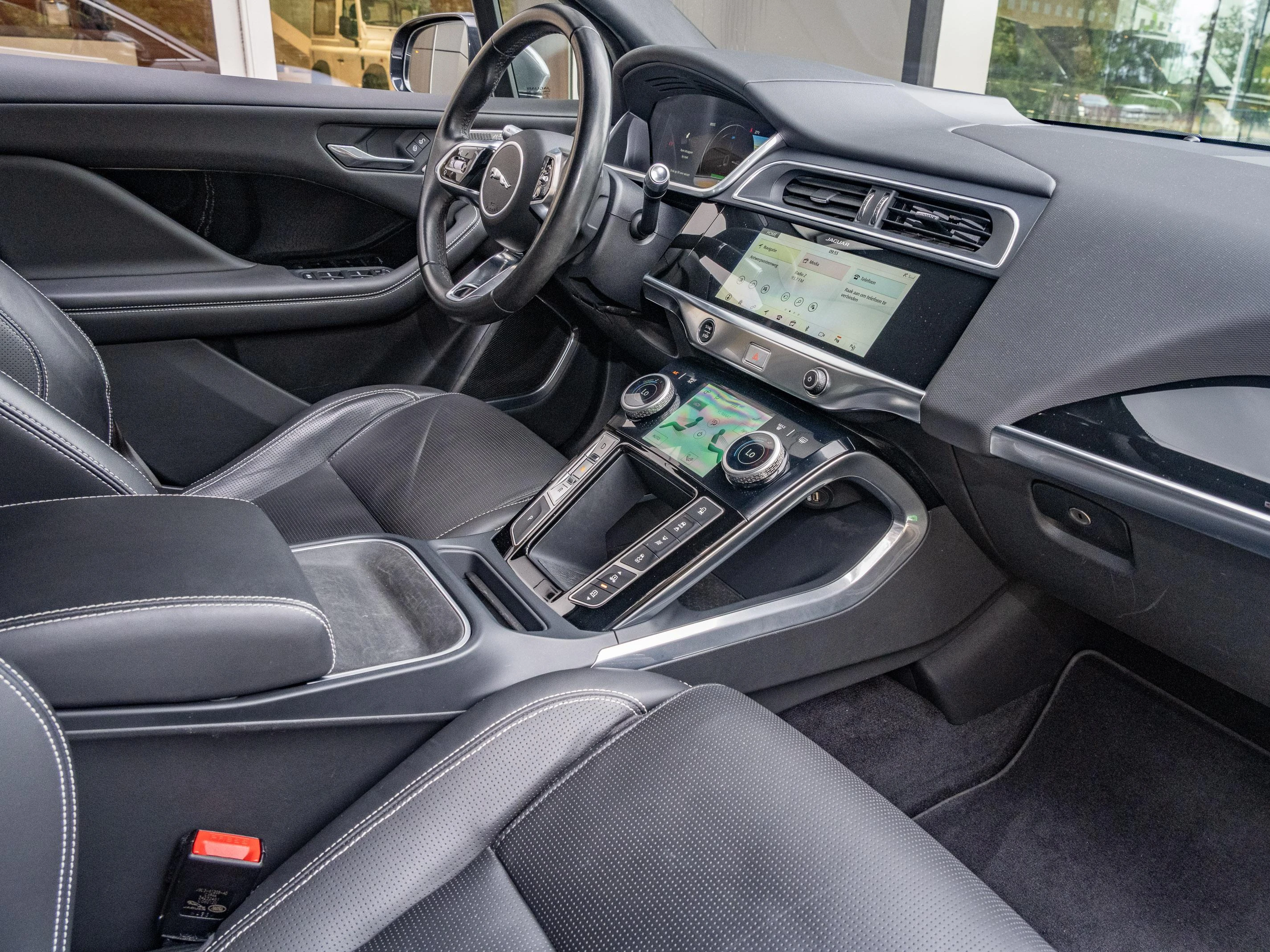 Jaguar-I-PACE-image-21