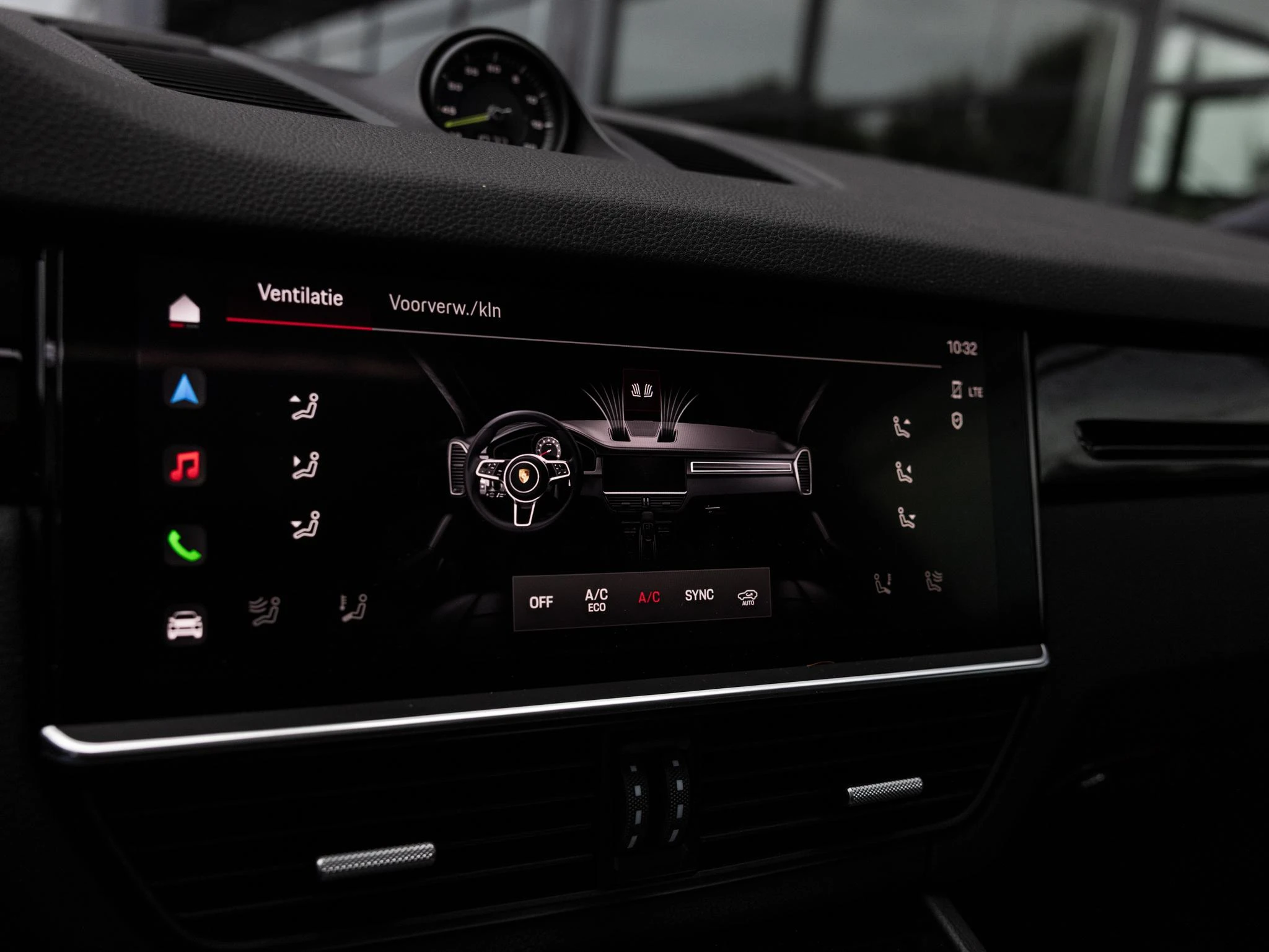 Porsche-Cayenne-image-25