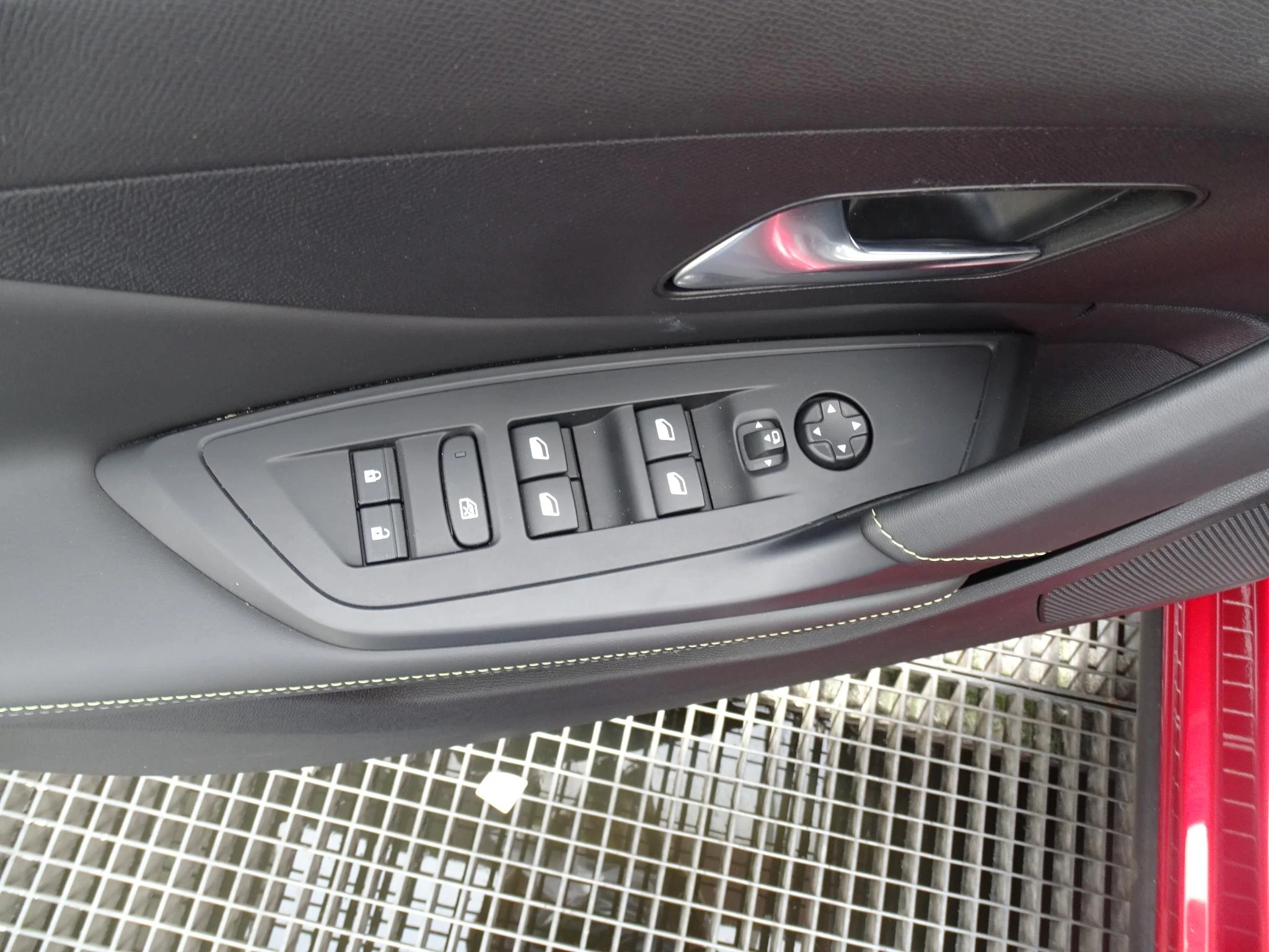 Peugeot-408-image-25