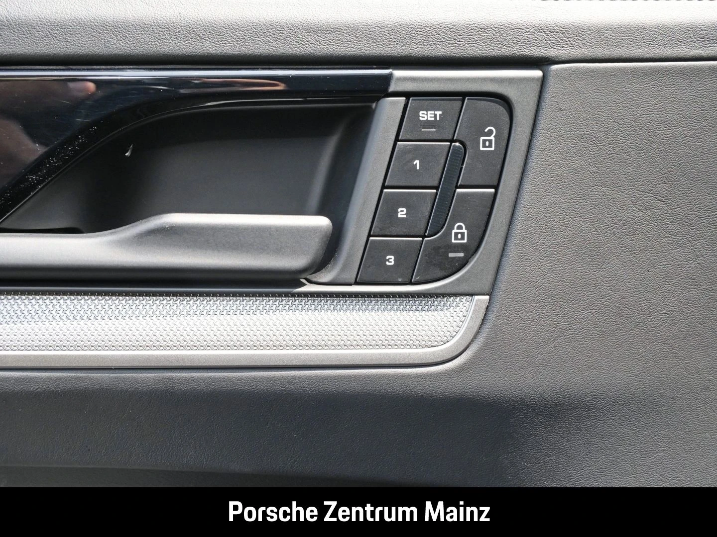 Porsche-Cayenne-image-28