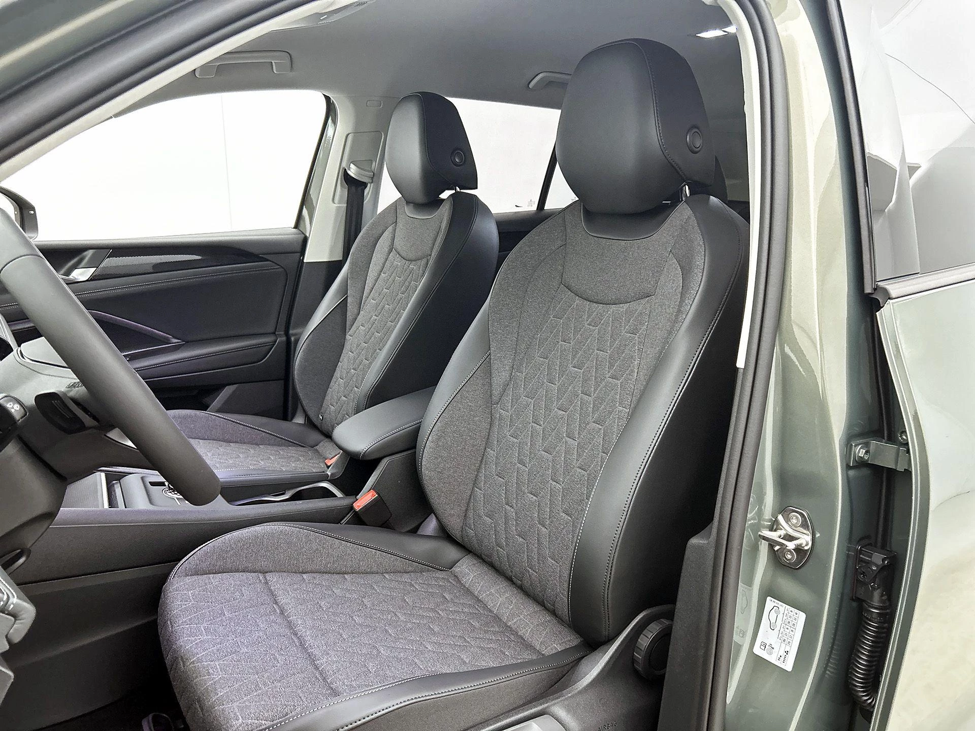 Volkswagen-Tiguan-image-36