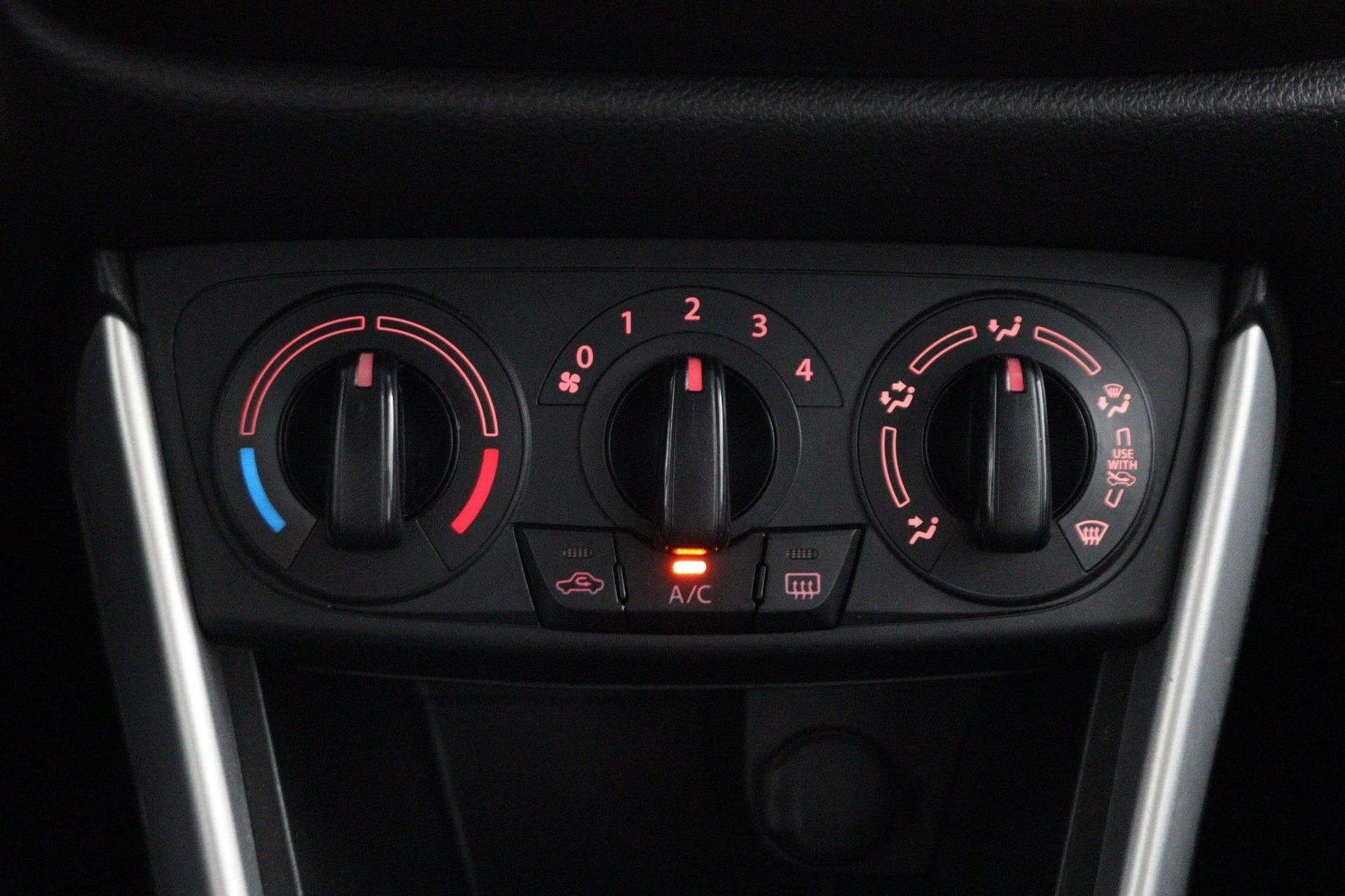 Suzuki-S-Cross-image-15