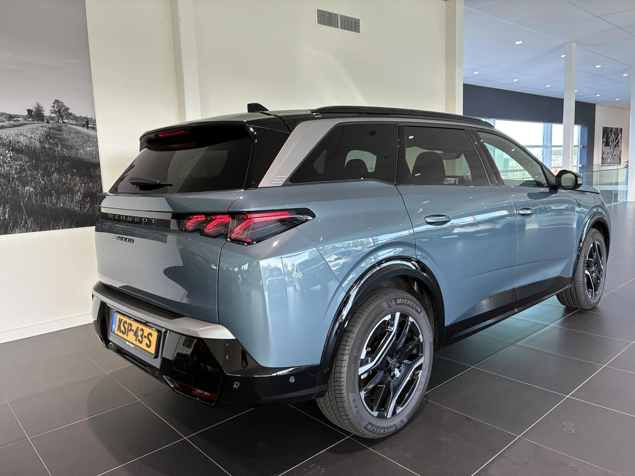 Peugeot-e-5008-image-13