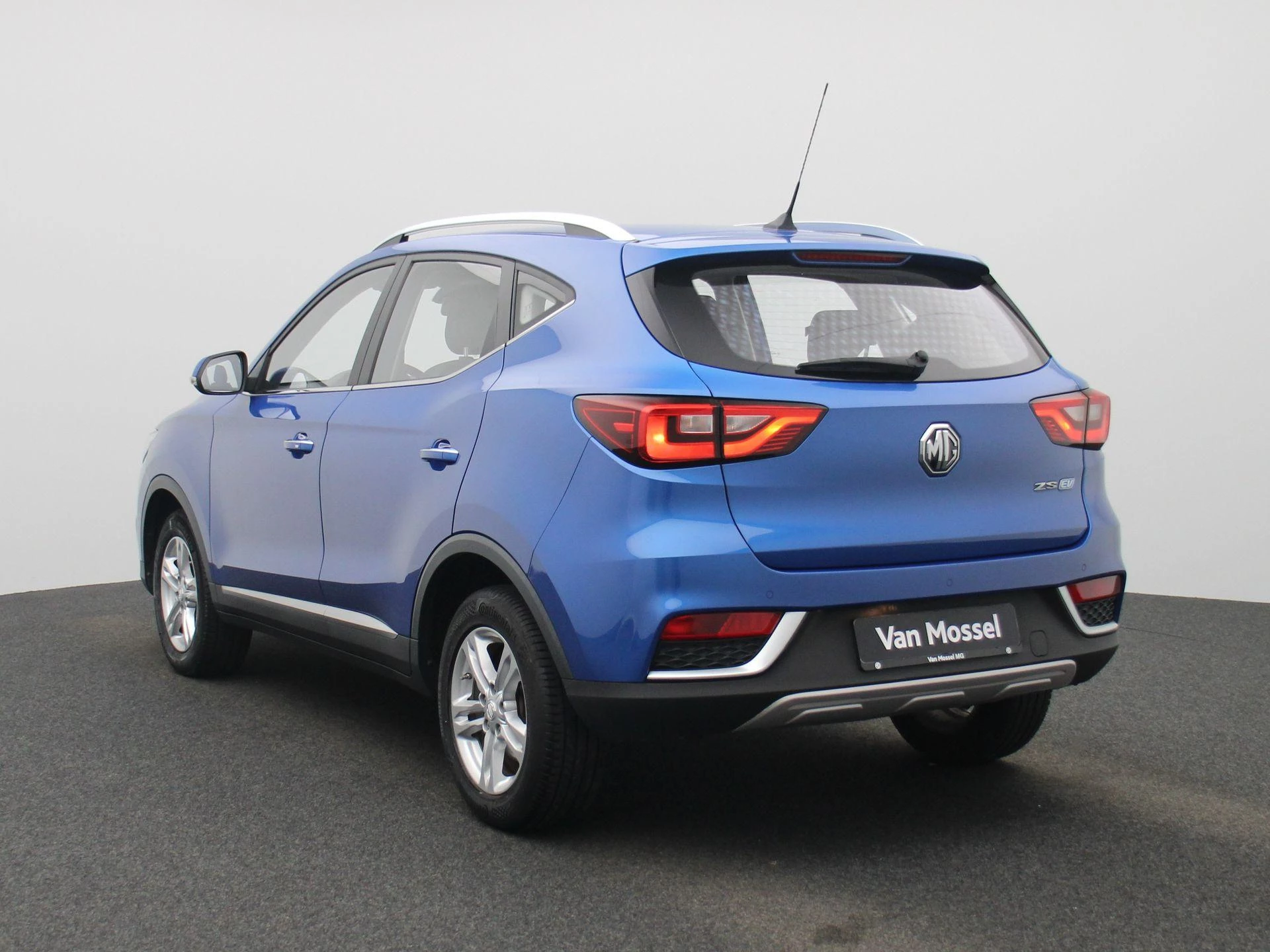 MG-ZS EV-image-1