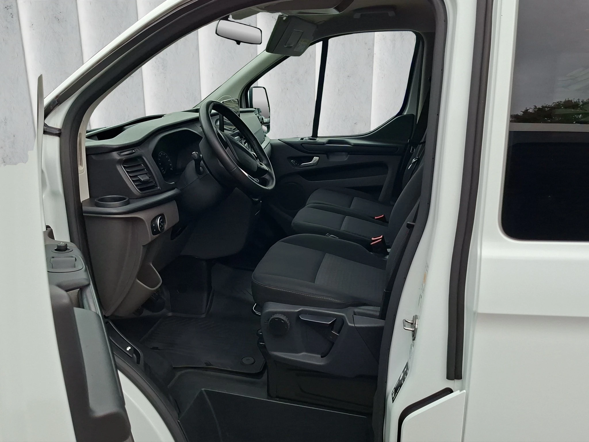 Ford-Transit Custom-image-9