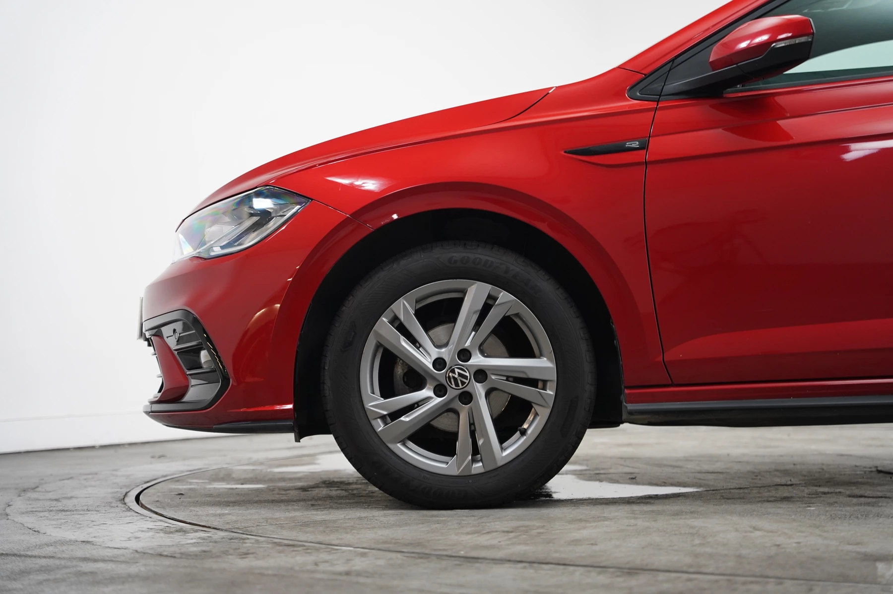 Volkswagen-Polo-image-4