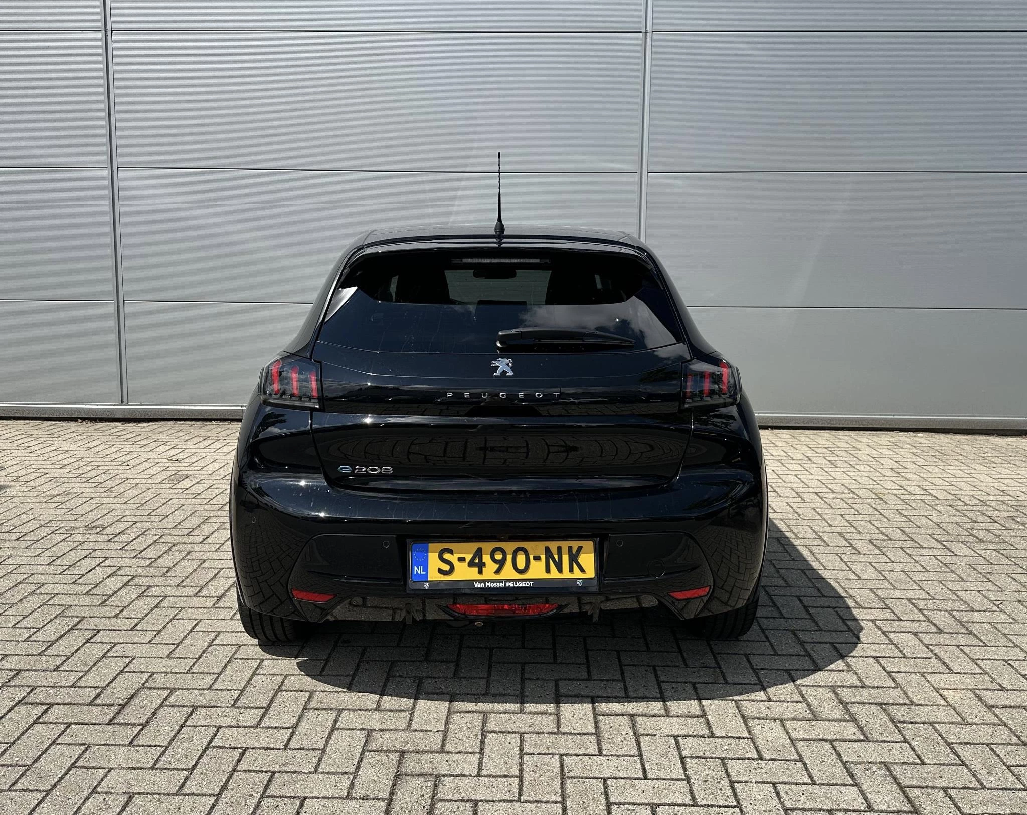 Peugeot-e-208-image-4