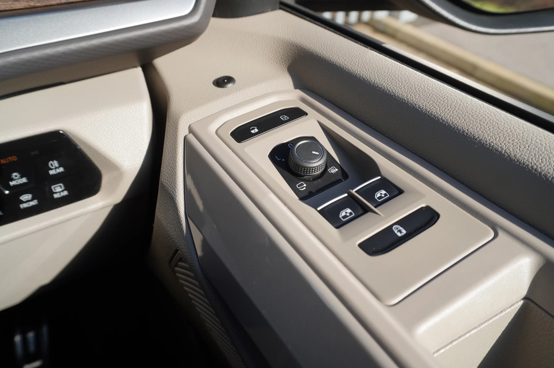 Volkswagen-Multivan-image-58