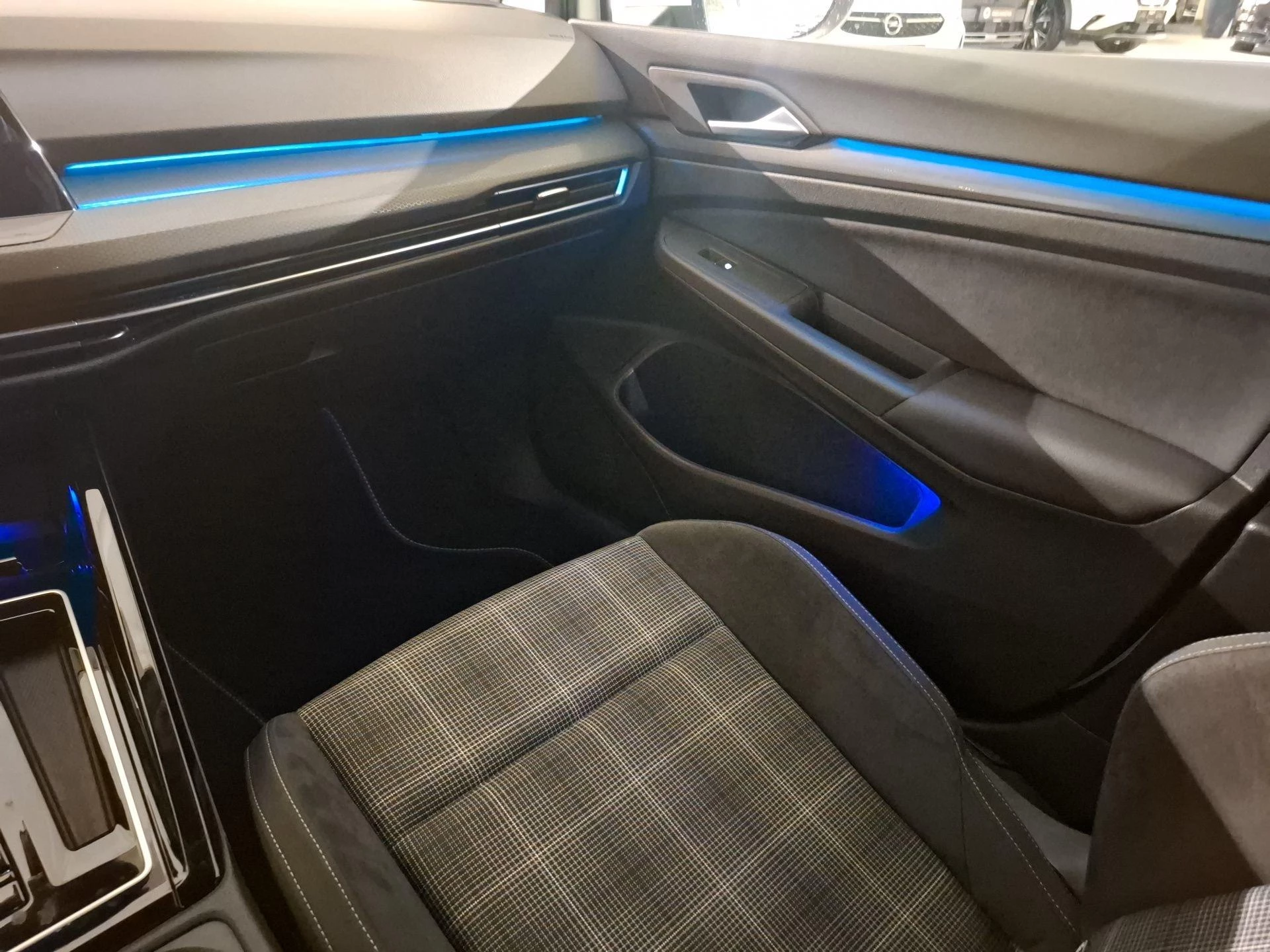 Volkswagen-Golf-image-8