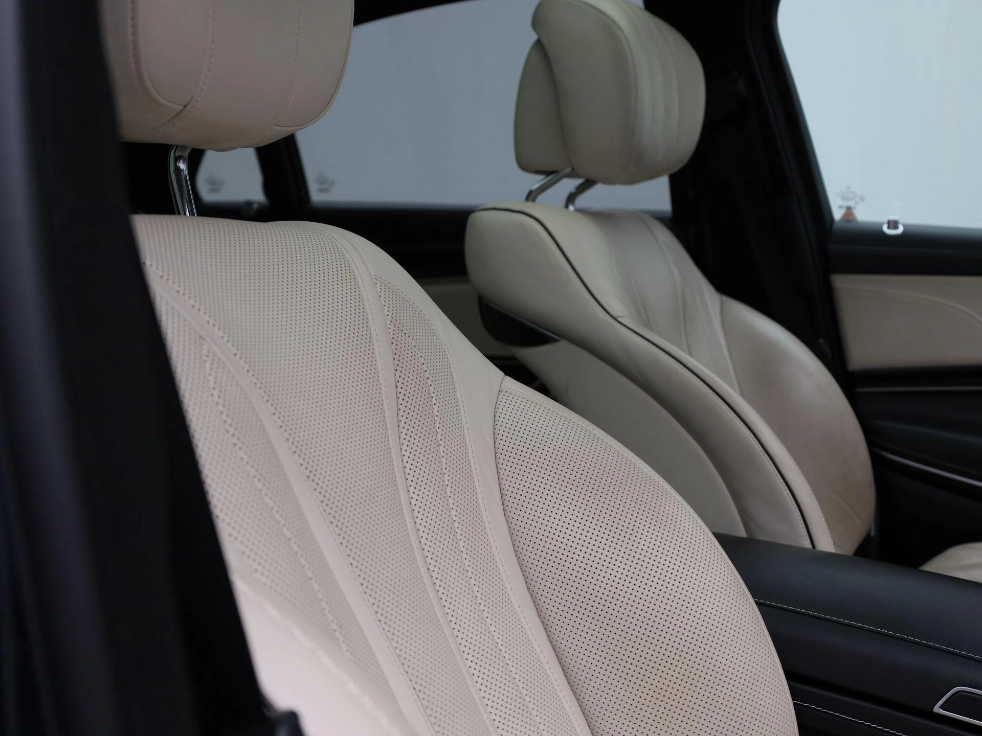 Mercedes-Benz-S-Klasse-image-49