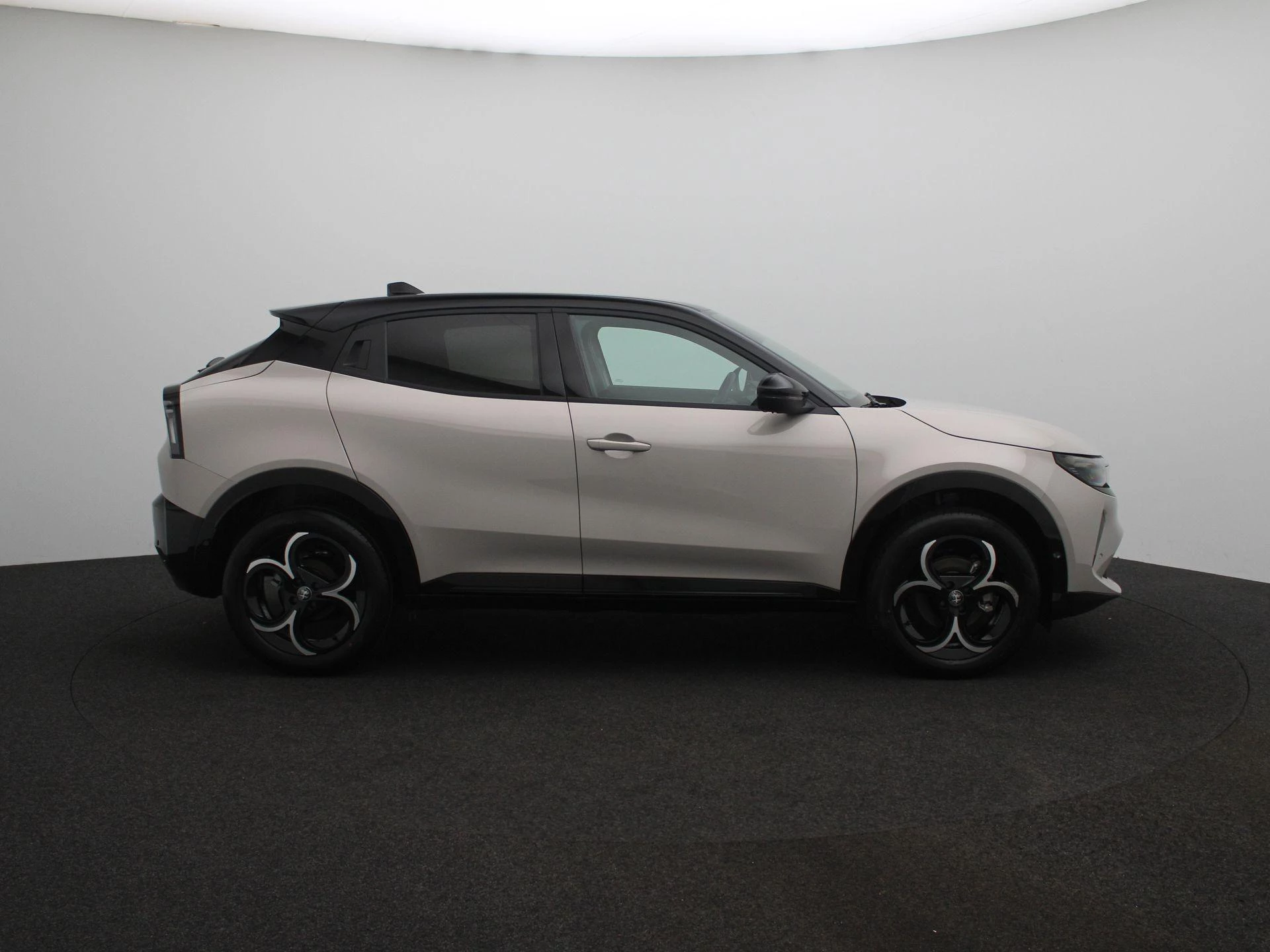 Alfa Romeo-Junior-image-5