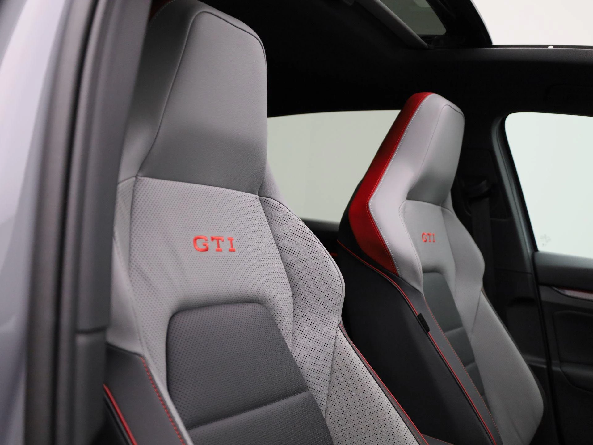 Volkswagen-Golf-image-39